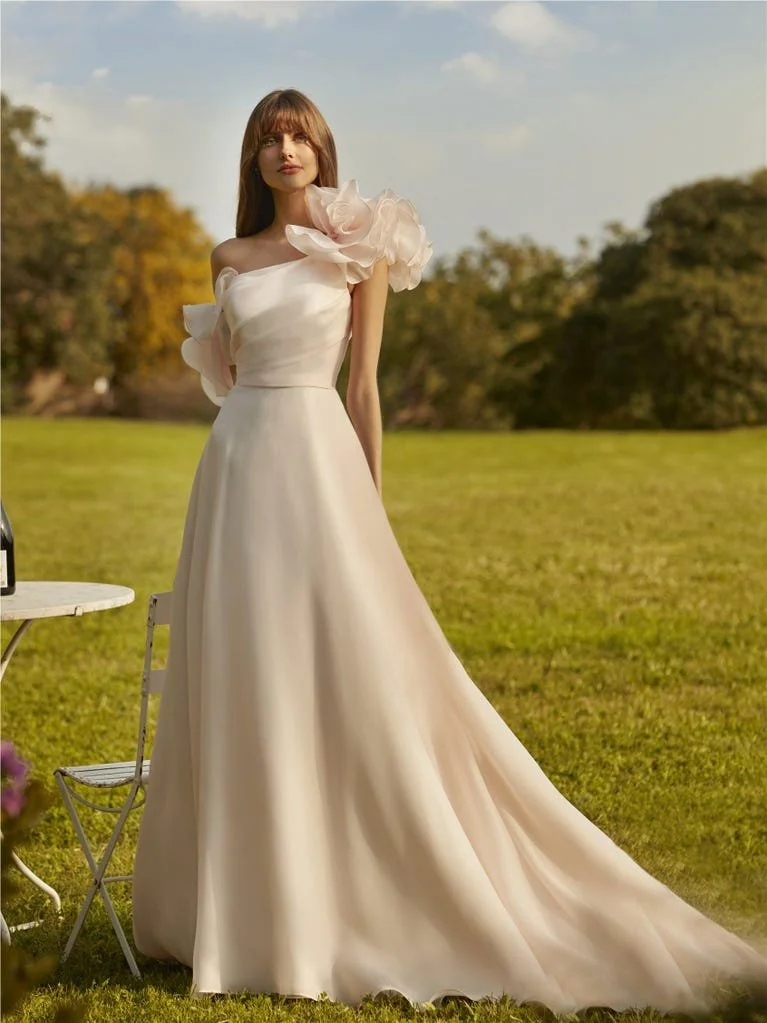 Lateitia by Nicole Milano