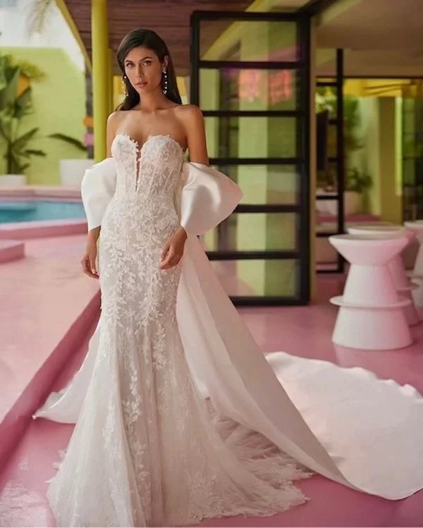 Stunning from every angle 🤍 We&rsquo;re absolutely in love with these gorgeous capes on Dress Jayde and Dress Jalisa from the 2026 Luna Novias Collection. Soft, romantic, and full of movement, the perfect touch of modern elegance for the bride who w