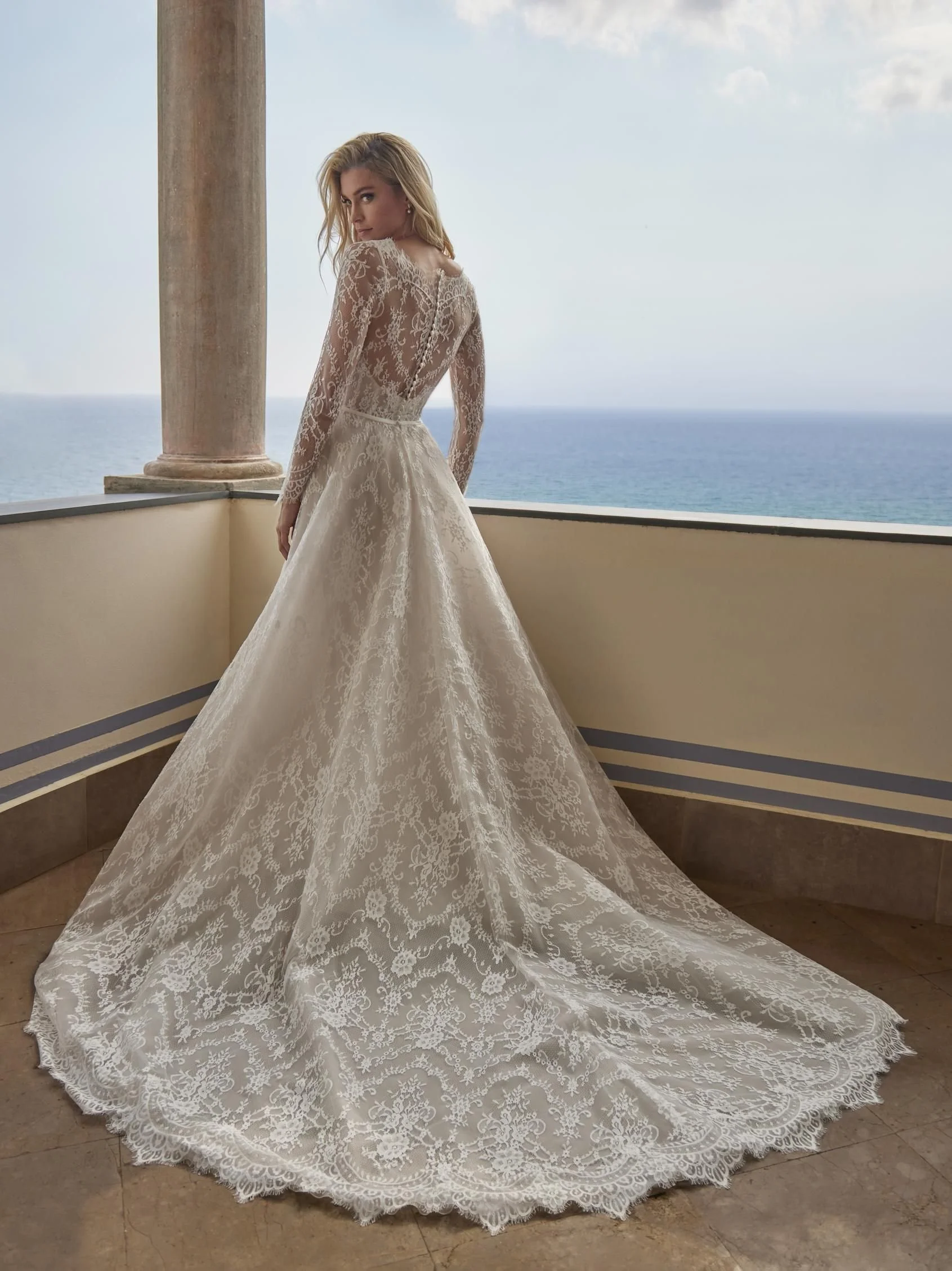 PRONOVIAS ATI 2.jpg