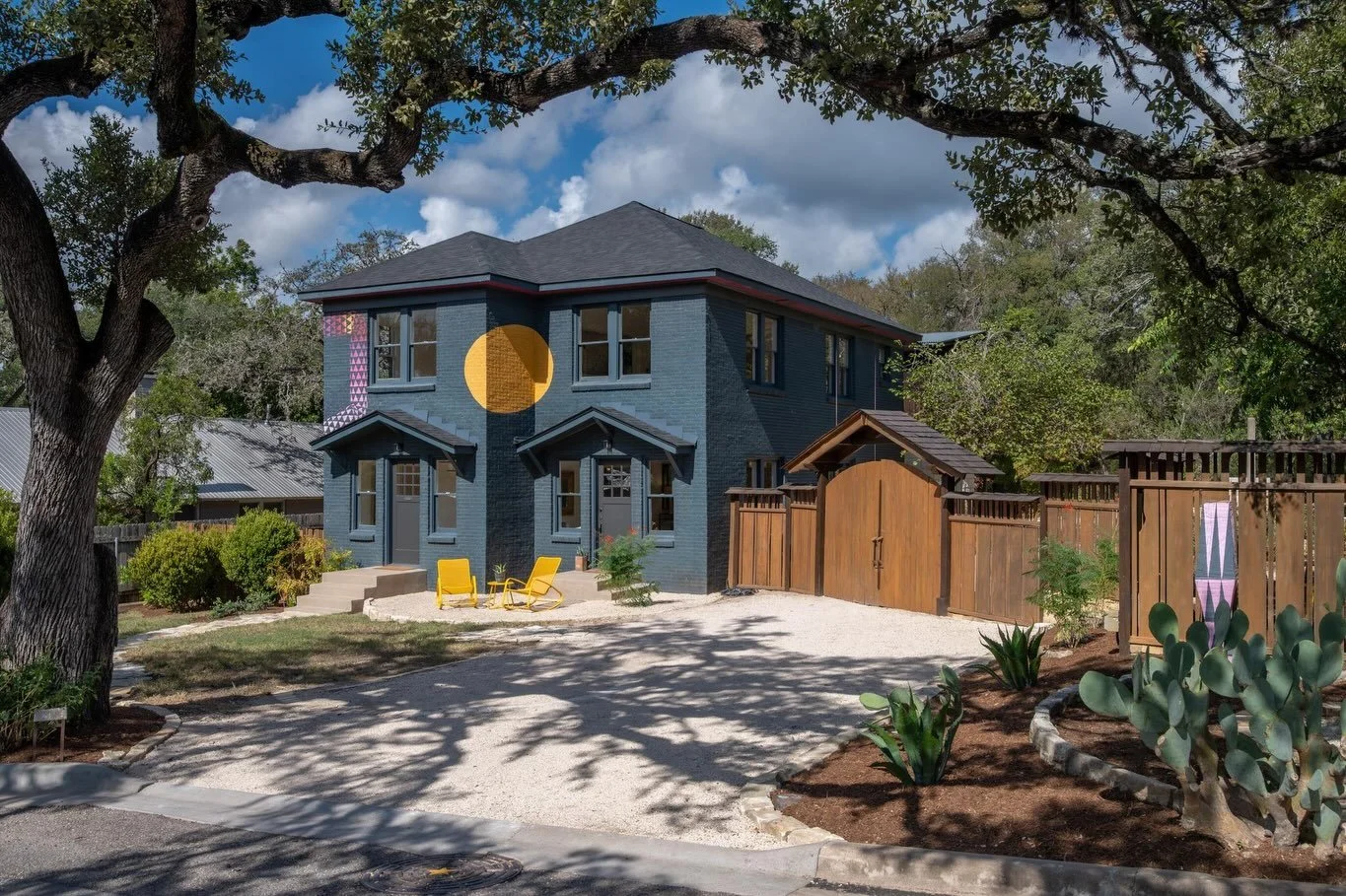 Oh, holy HOME. This wondrous piece of land that has stitched our family together. 💕 In 2007, our posse of friends showed up to move us in. Ian and I wed while we lived here. We brought Koruna home here. Brielle, beloved doula and midwife, walked ove