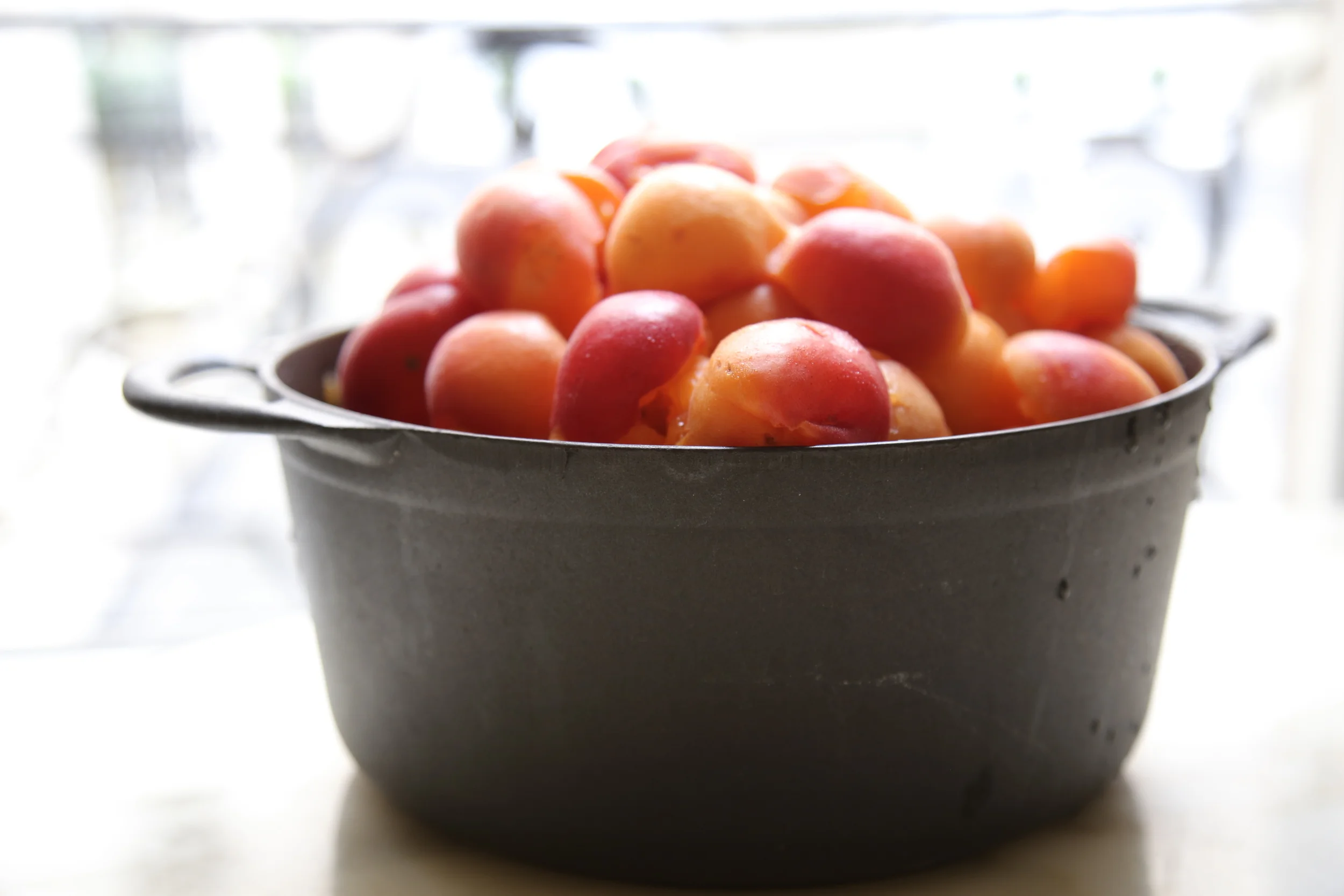 cooking slow food the right way - COUSANCES cast iron pan