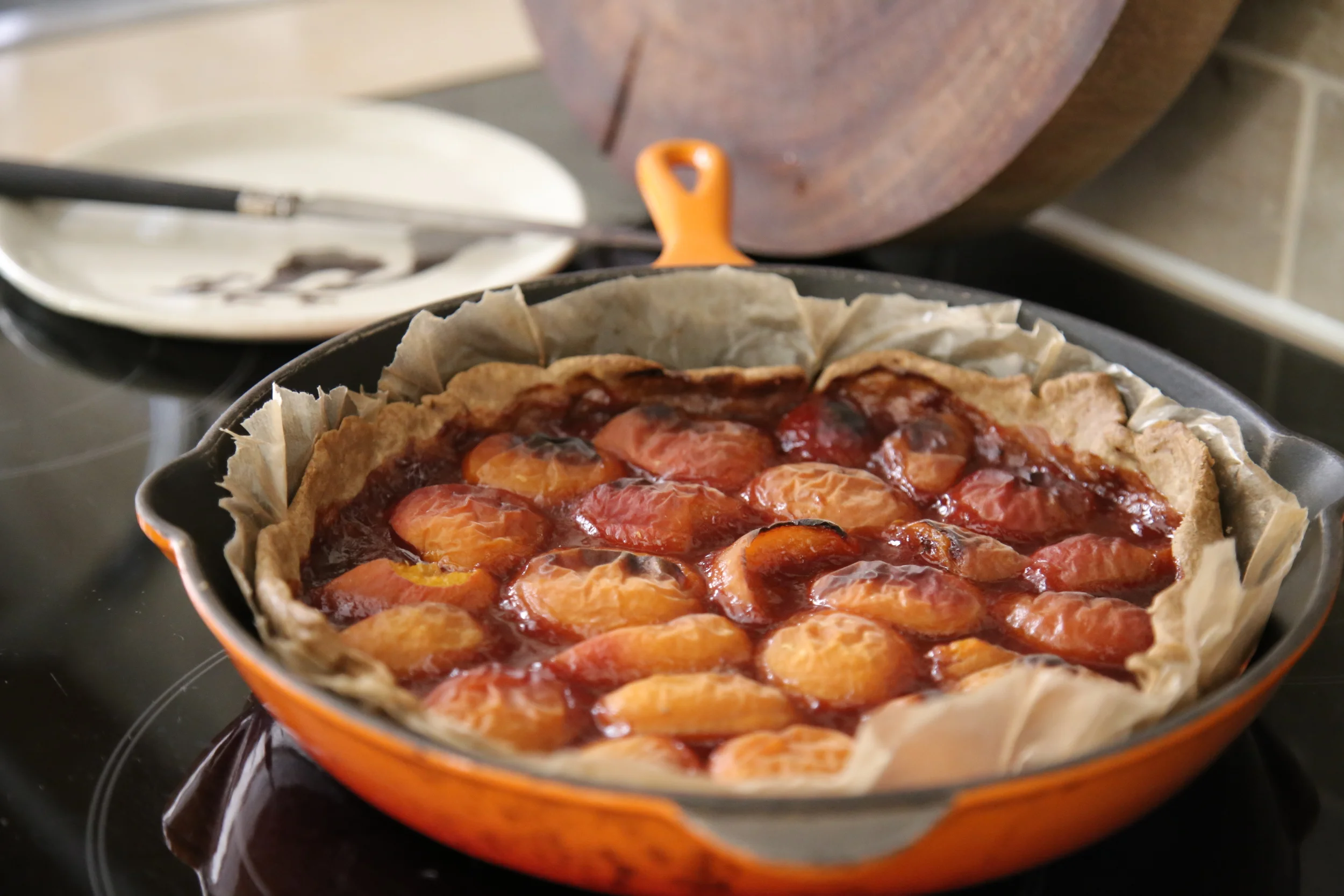 Use your compote as your "fond de tarte" - pan from COUSANCES / Chopping board by FRENCHMOOD