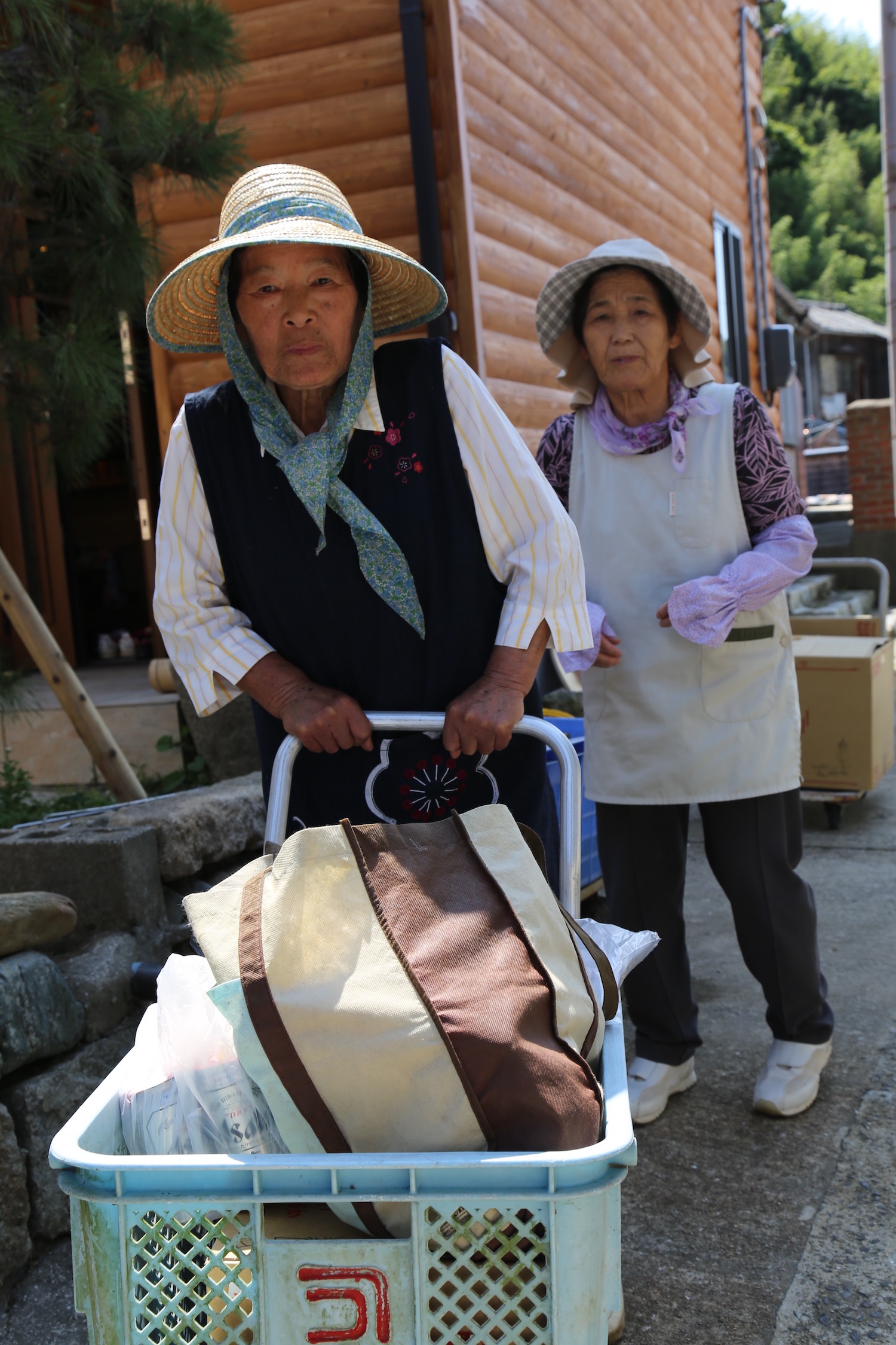 ushima-old-ladies.jpg