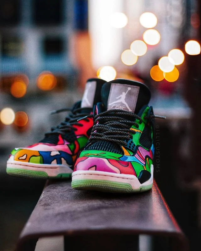 😲👀 what the kaws retro 4. For sale, sz 11 $400 OBO. 📸: @taylee27 #illicustoms
