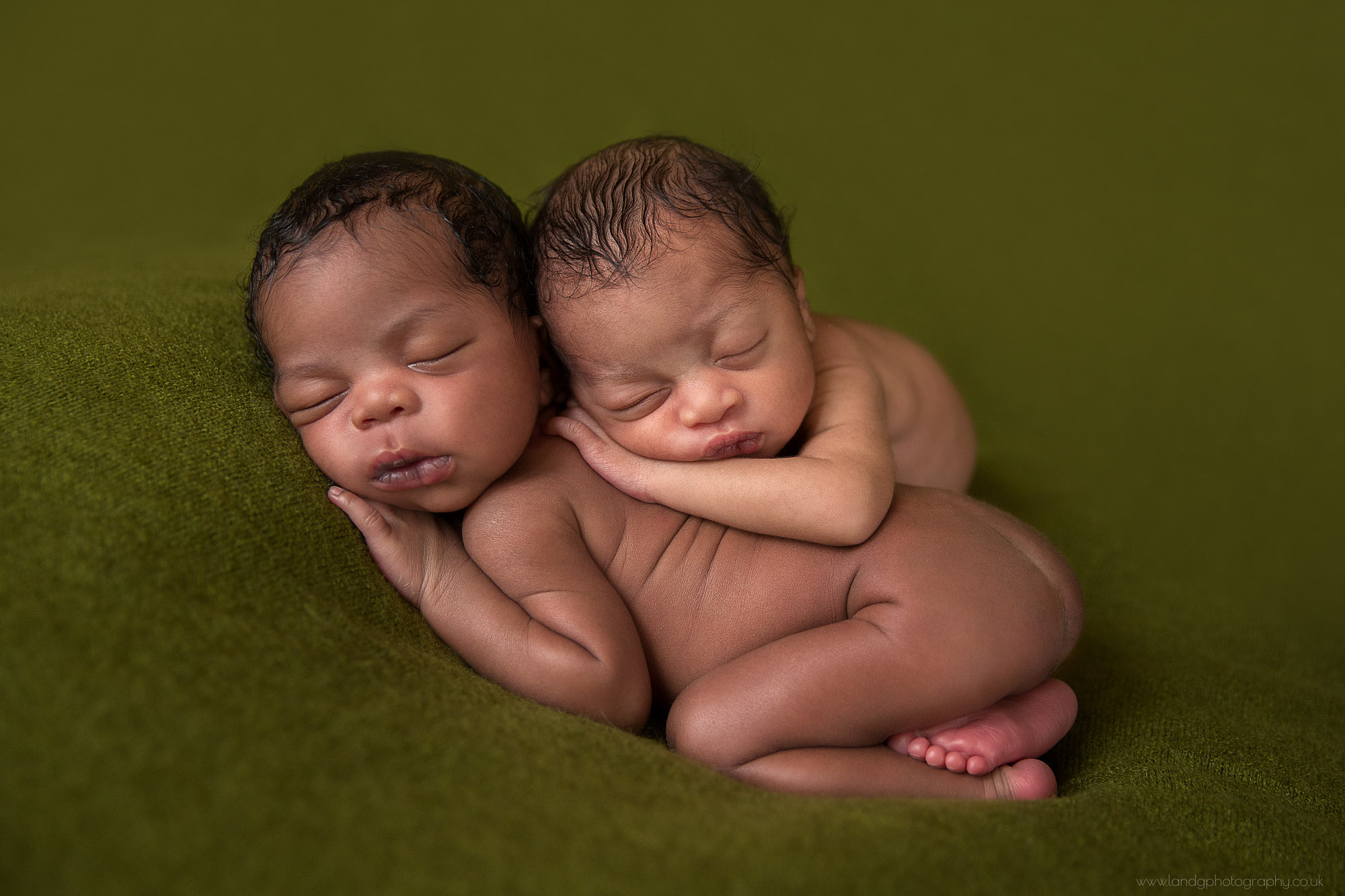 twins-newborn-photography-in-london-4.jpg