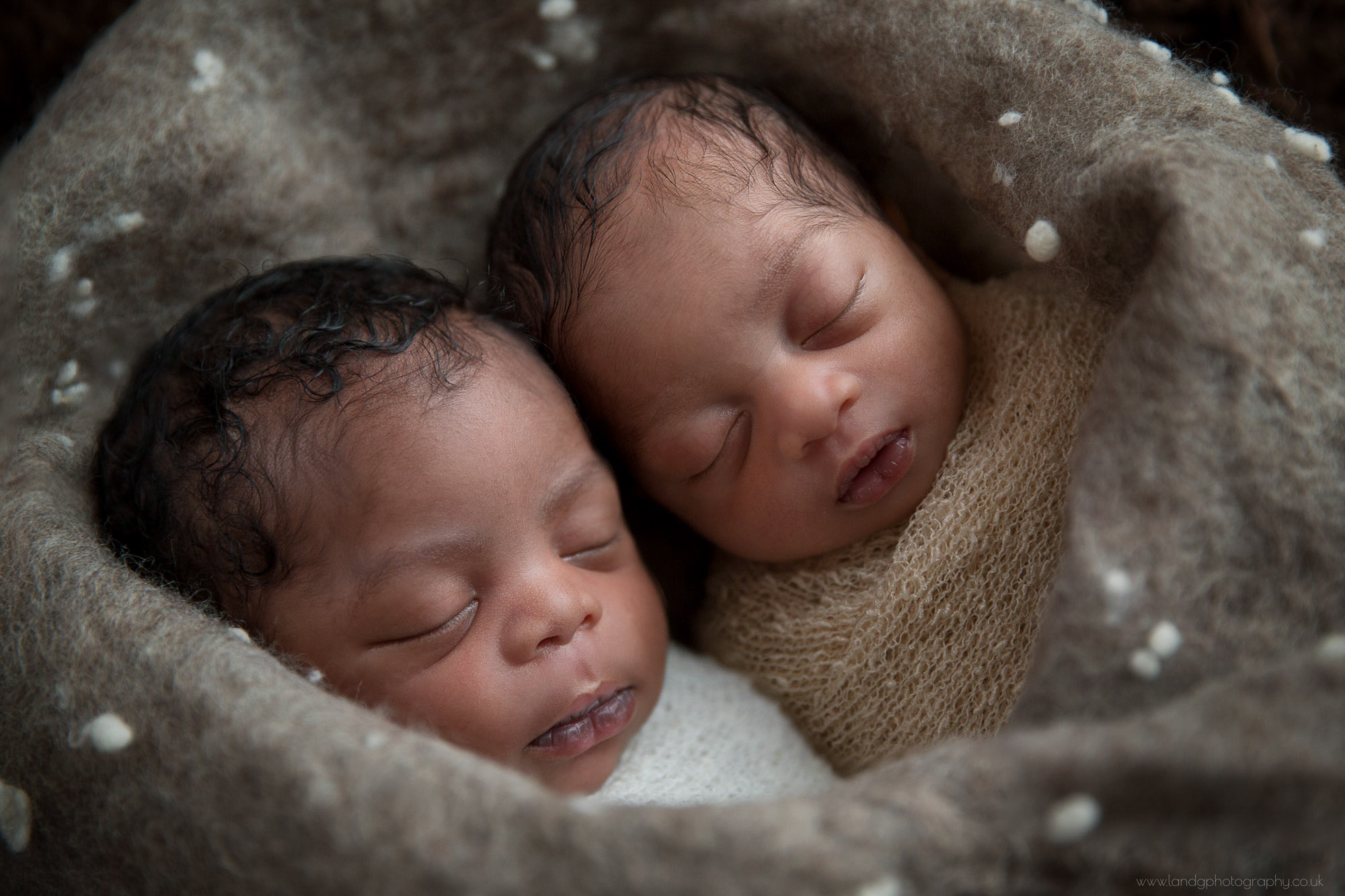 twins-newborn-photography-in-london-13.jpg
