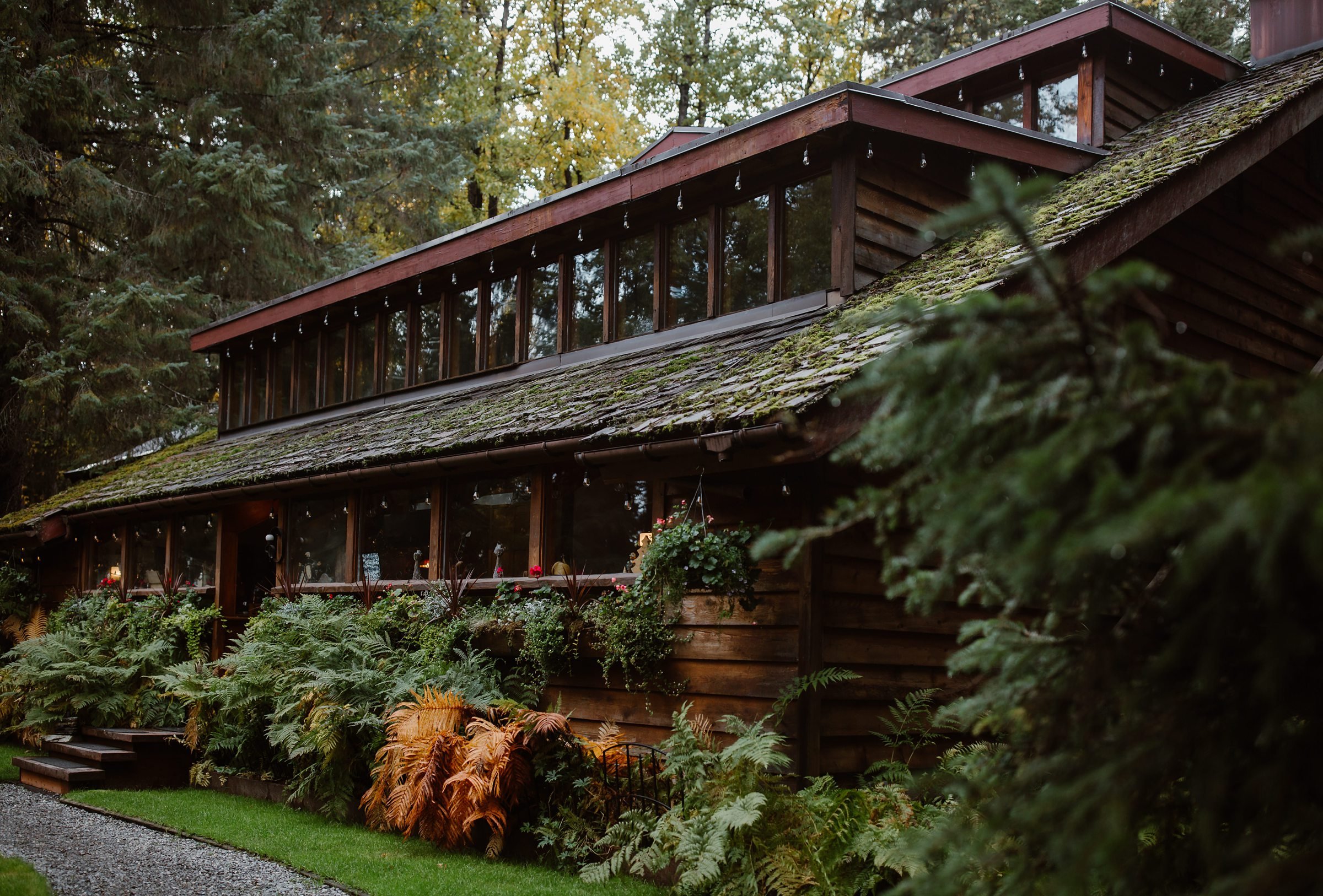  raven glacier lodge wedding 