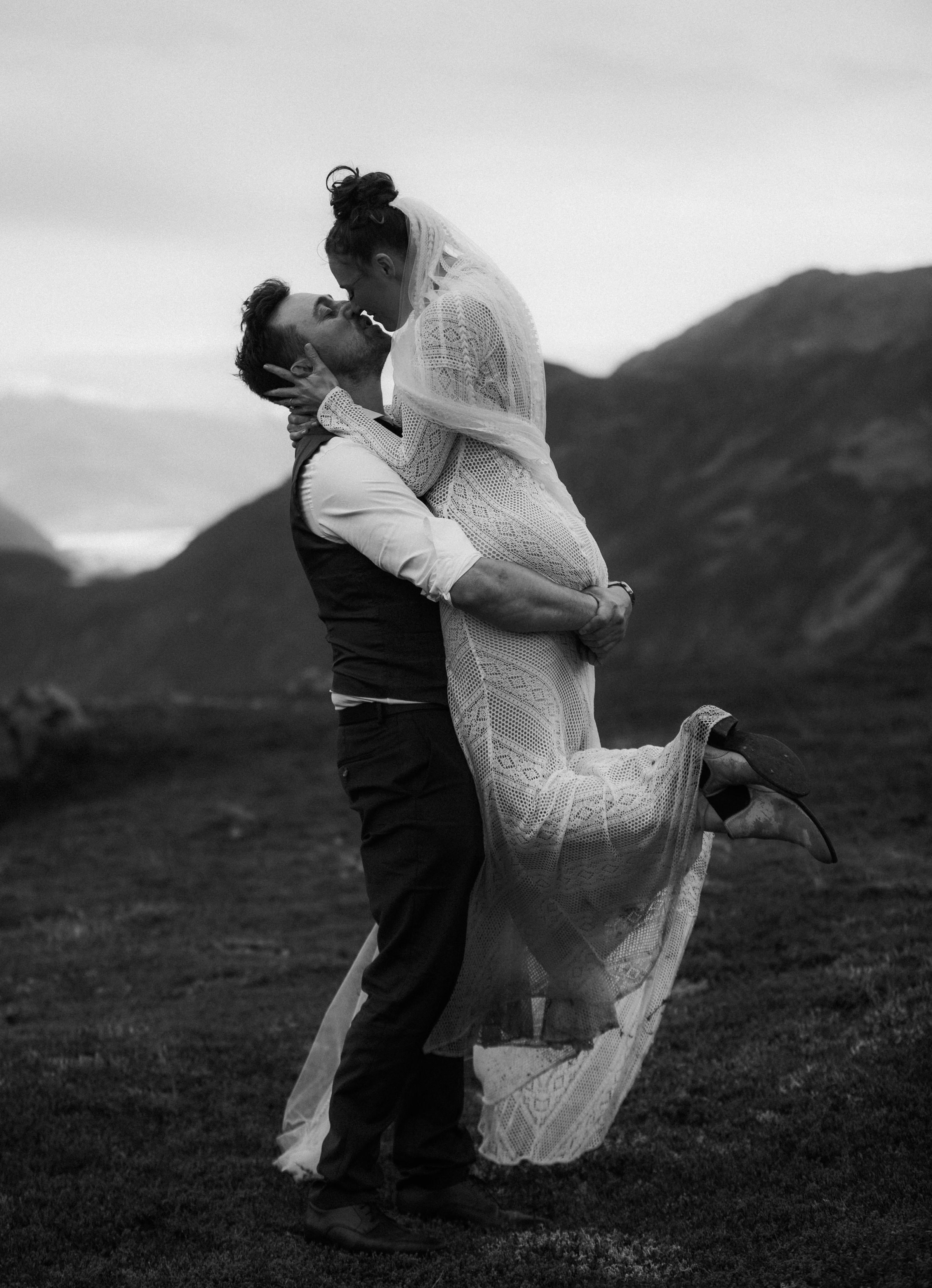  bride and groom kiss in black and white 