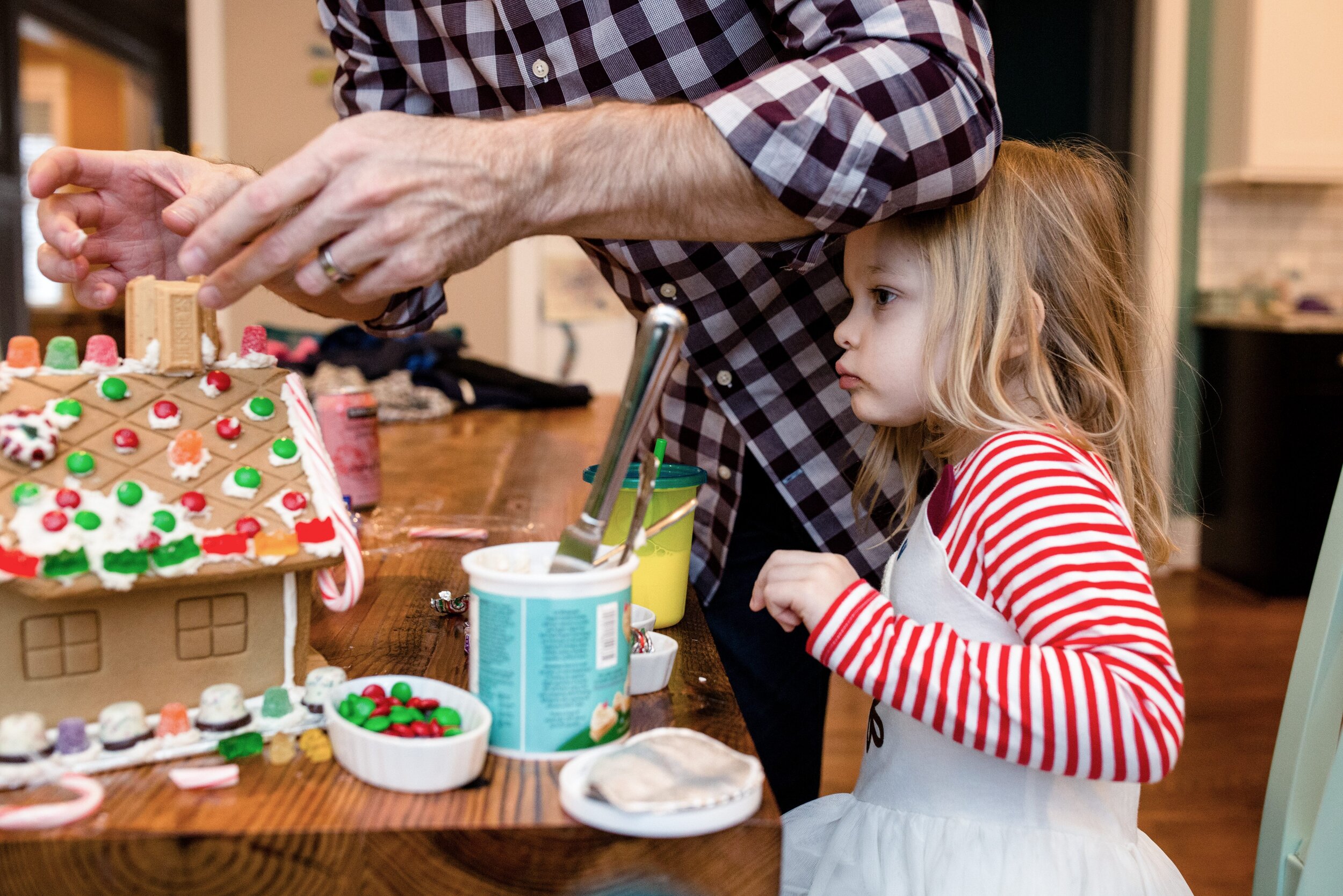 making-gingerbread-house.jpg