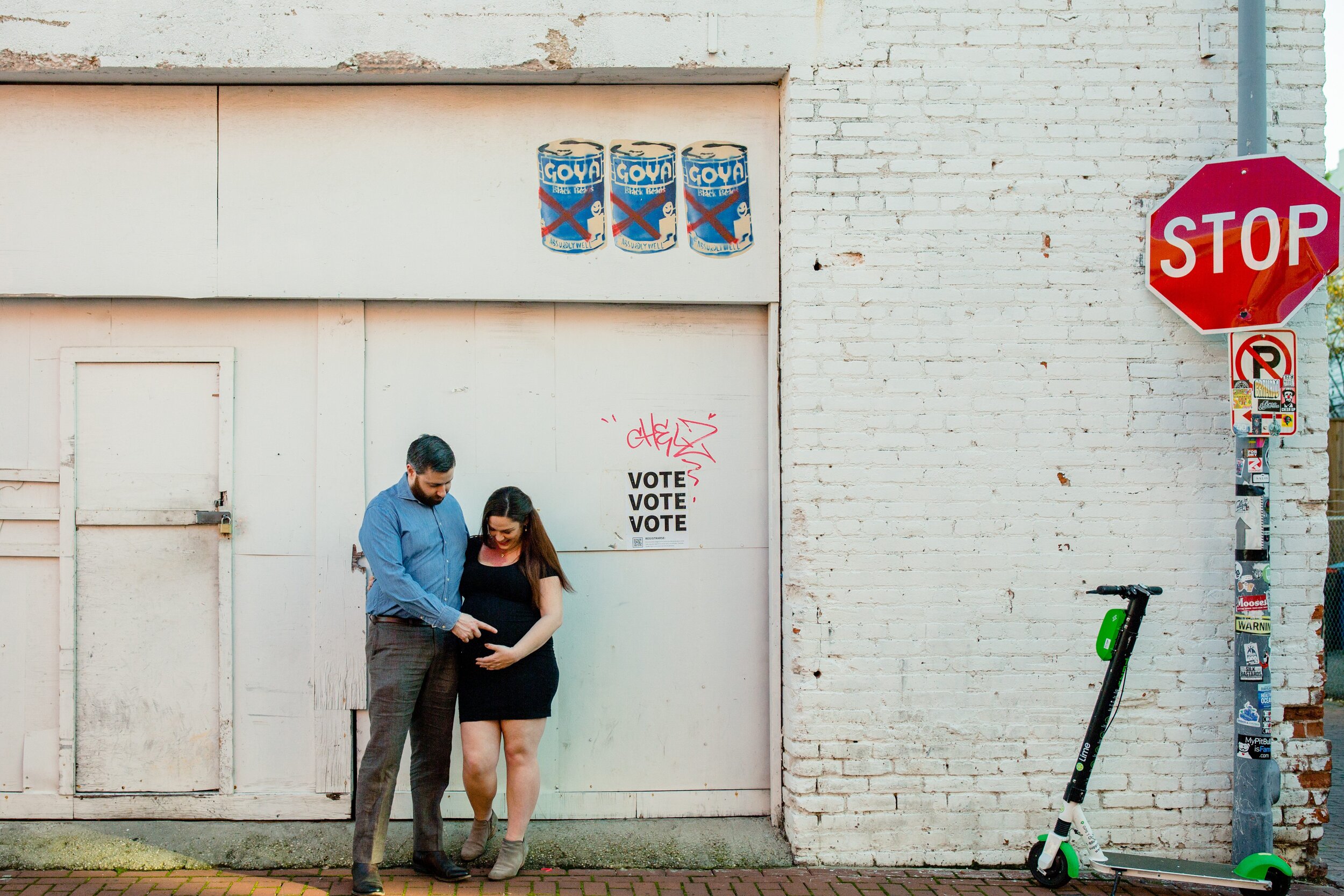 pregnant-couple-at-blagden-alley-washington-dc.jpg