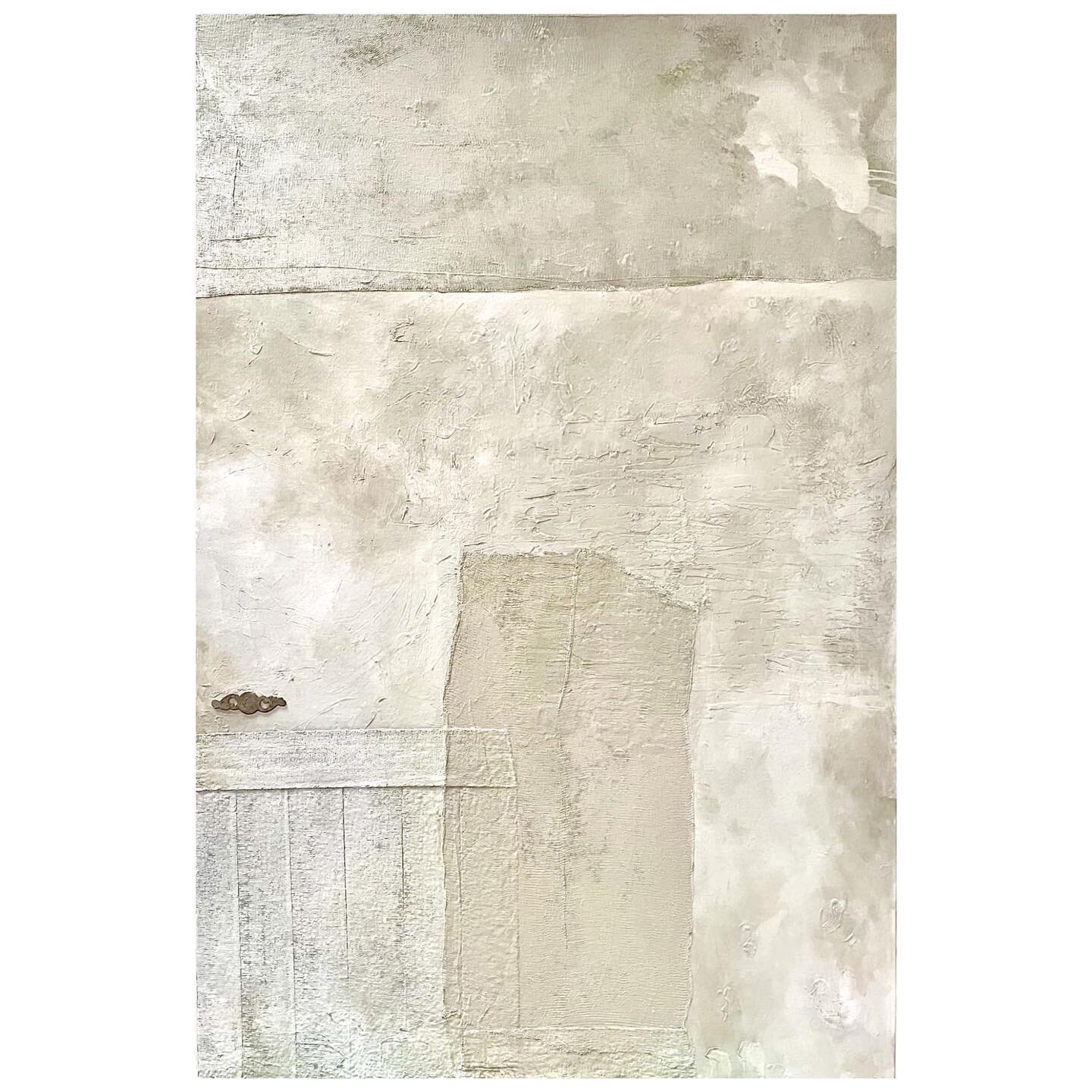 Really enjoying working with textures, layering, layering, layering tone upon tone, building up a patina, whilst keeping the minimal design. 183x121cm
#collageonlinen #minimalst #tonal #texture #abstractpainting #patina