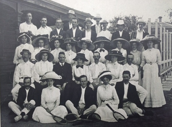 club members 1909.jpg