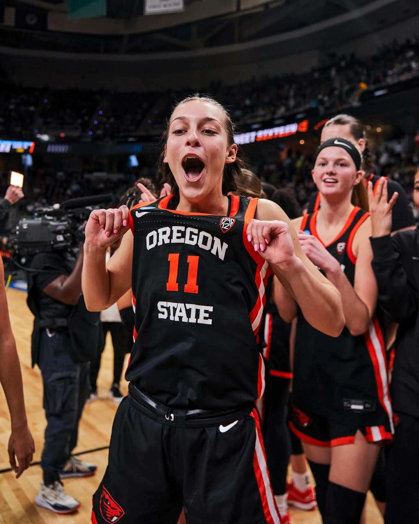 02_Oregon State Beavers basketball uniform project  view 2.jpg