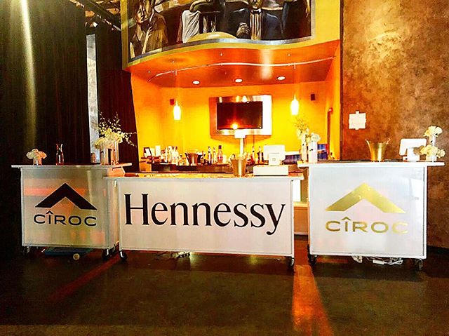 Allstar weekend 2019 in Charlotte, shout out to our sponsors @ciroc and @Hennesey ..looking forward to allstar weekend 2020 in Chicago!
.
#mobilebartender #bartender #mobilebar #cocktails #bartenderlife #drinks #mobilebartending #weddings #bartending