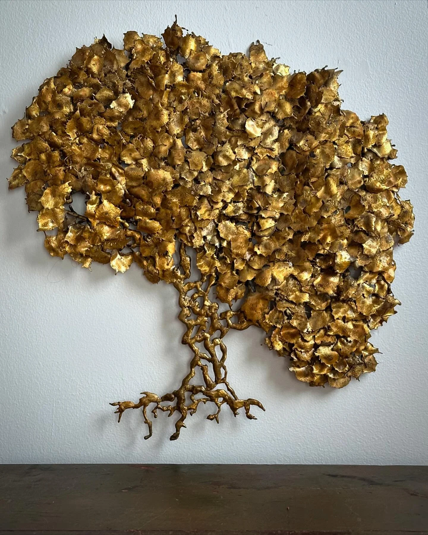 Who says it doesn&rsquo;t grow on trees? ⬅️

Gold painted mid-century tree by an unknown artist, 13&rdquo; x 14&rdquo; tall.