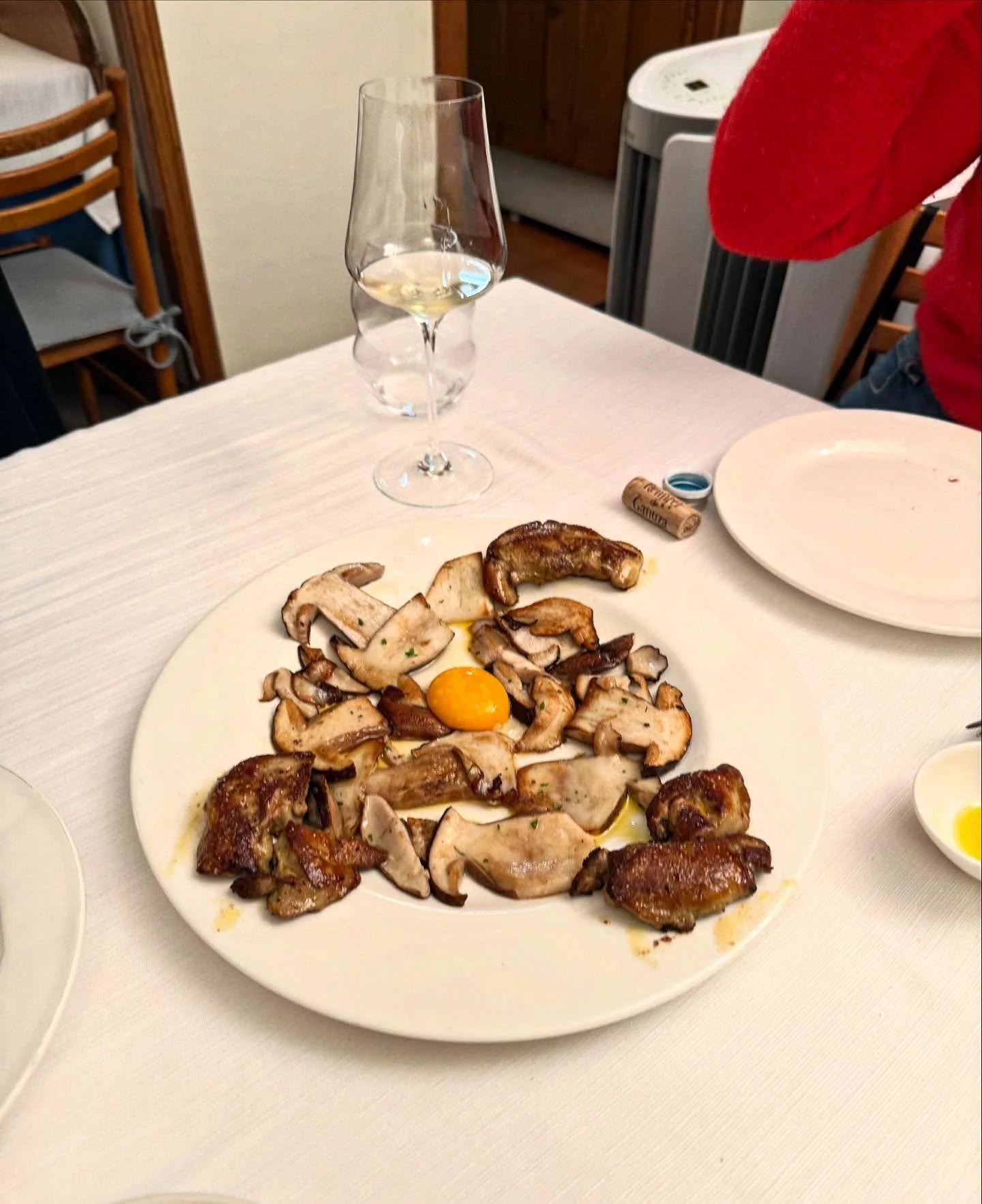 The predictable deliciousness and mega central location of @ganbara.oficial means it&rsquo;s almost always full&hellip;.so I cherish my visits there. My heart is made of porcini, and this is ground zero for the 🍄&zwj;🟫 🥚 🪿 combo, surely one of th