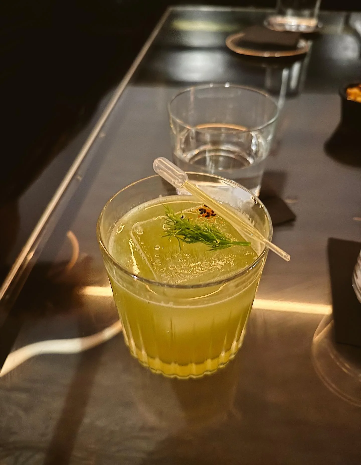 I know y&rsquo;all love it when I spill hot new spots for you to visit so here goes 🔖 

The proliferation (slow but steady) of cocktail bars in San Sebasti&aacute;n is alright by my, and @enso.sansebastian is one of the latest to open. Once upon a t