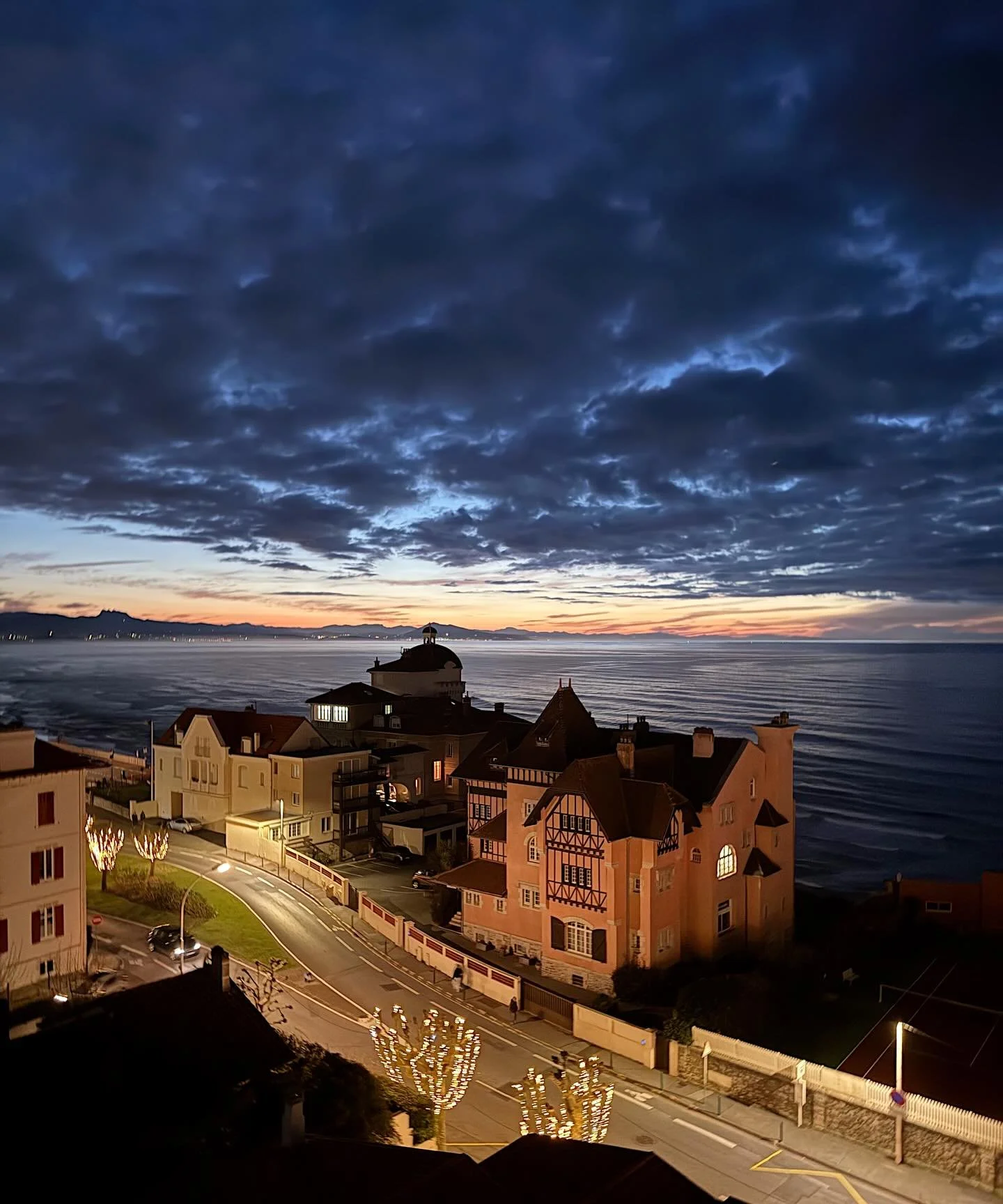 The best 24 hours 🥂 ✨ 🎄 despite being hungover for most of them 🫠. a night out on the town on the Cote Basque, wild sunsets, pate, time with friends, making new ones, wine, trying new places, lunch @brasserie_basa , a street concert, opera in the 