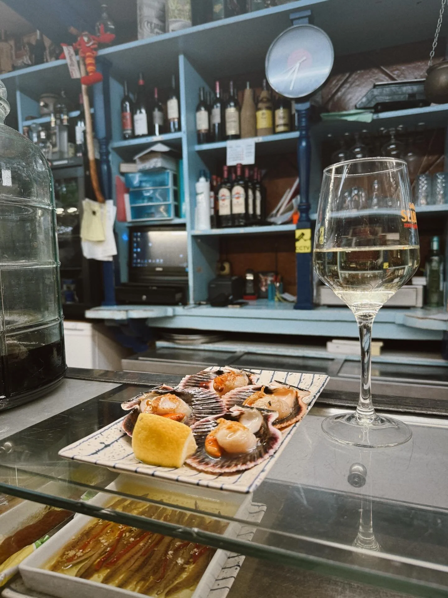 I certainly wish it was everyday that I could perch on the side of a breathtaking cliff, 
tucking for an amazing dinner of seafood at @labodegadesidro , 
sleep in a perfectly restored 18th century home 
and wake up for a slice of cake and fresh whole