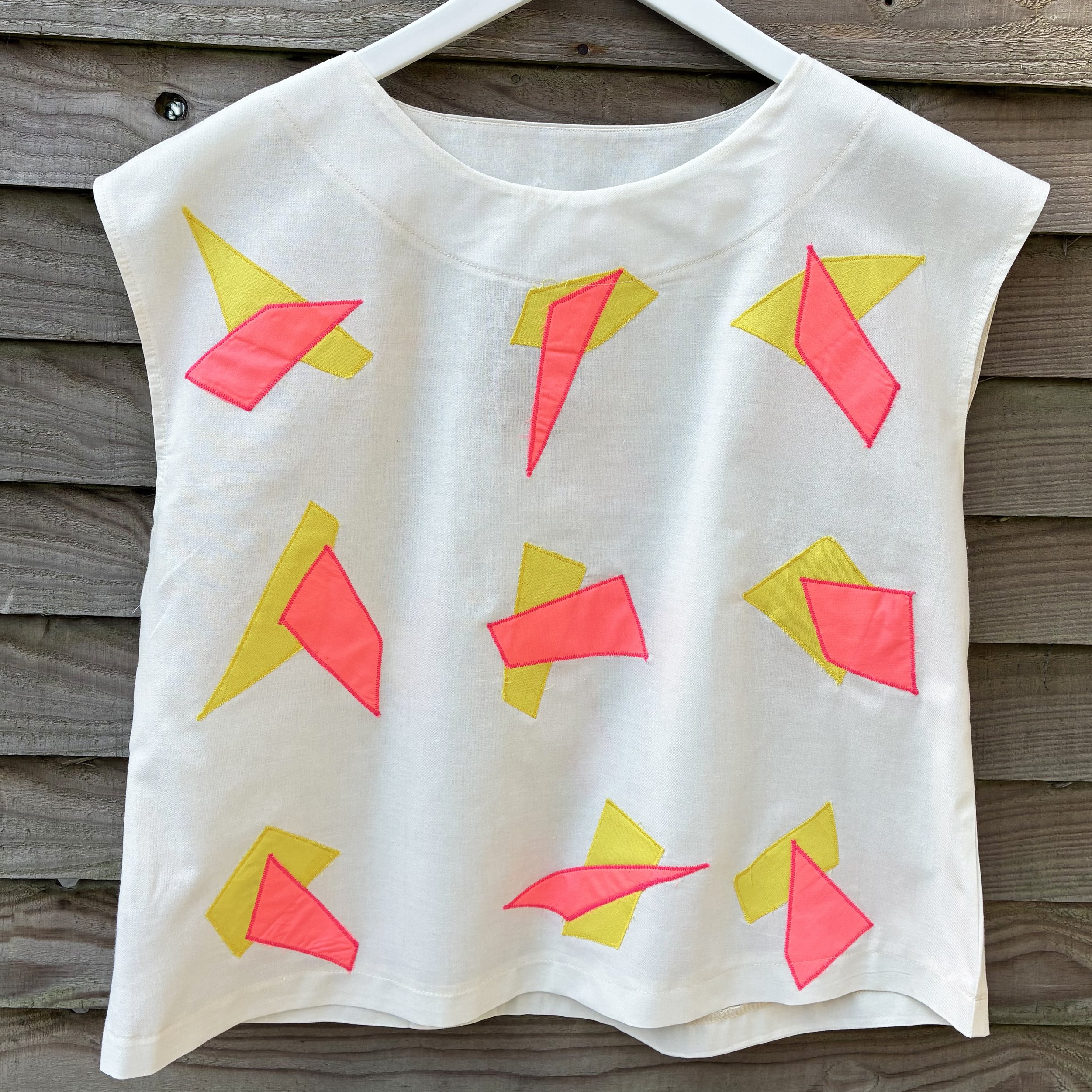 Fleur de Chute | Sustainable Cap Sleeve Appliqué Top | Neon pink/Yellow