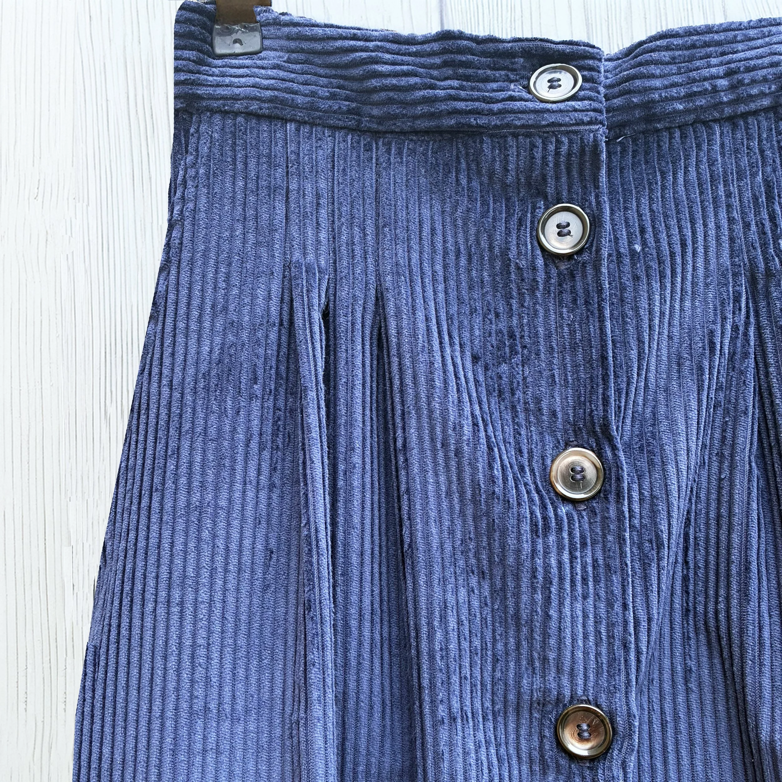 close up jumbo cord skirt.jpg