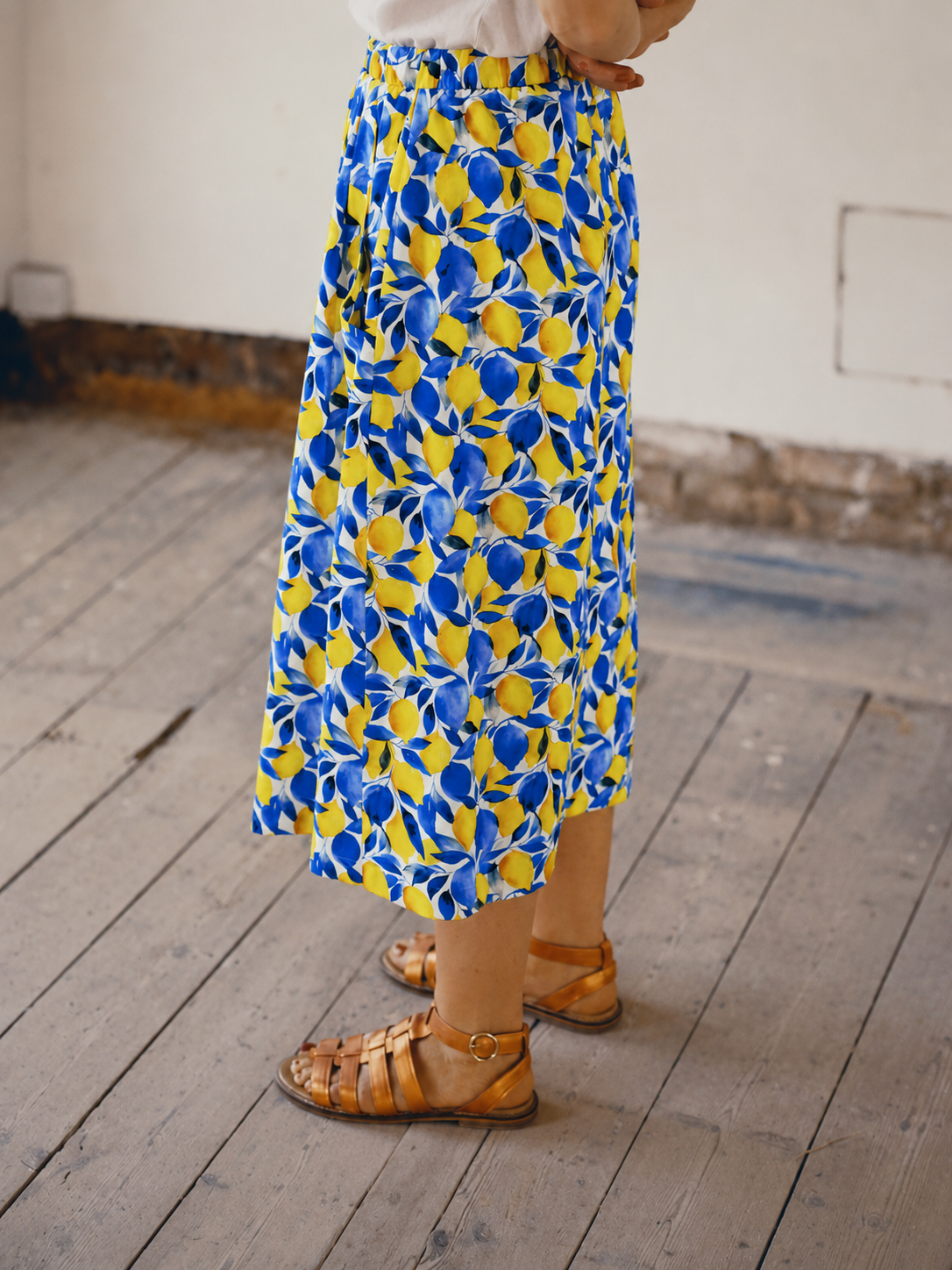 lemon skirt side ways .png
