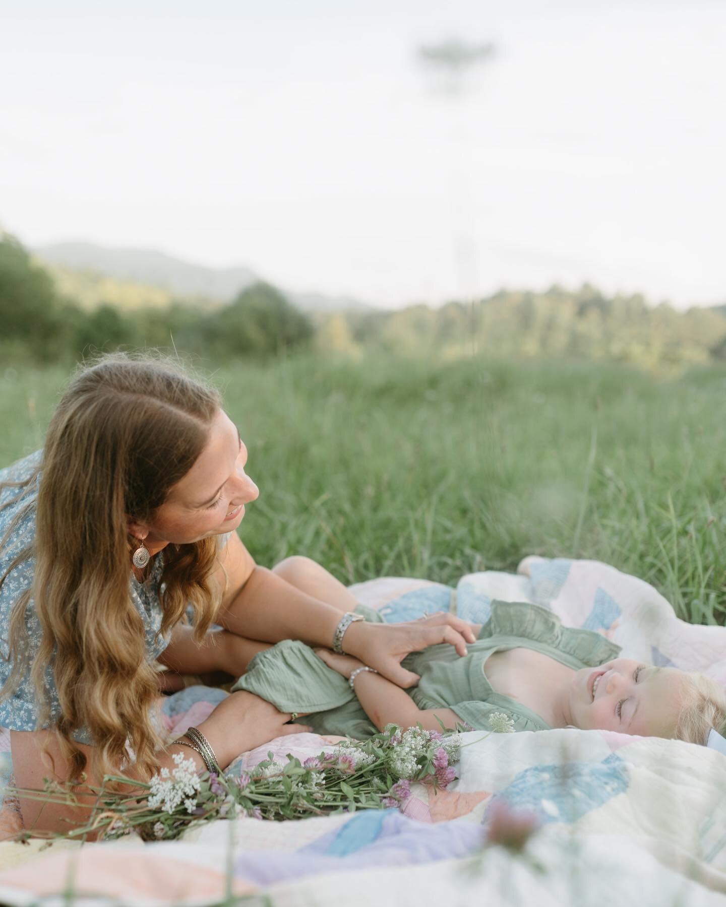 A family session from this summer that I&rsquo;m loving💛