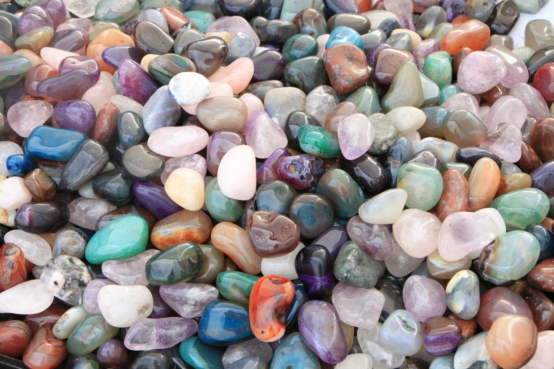 gemstone-88495_1920.jpg