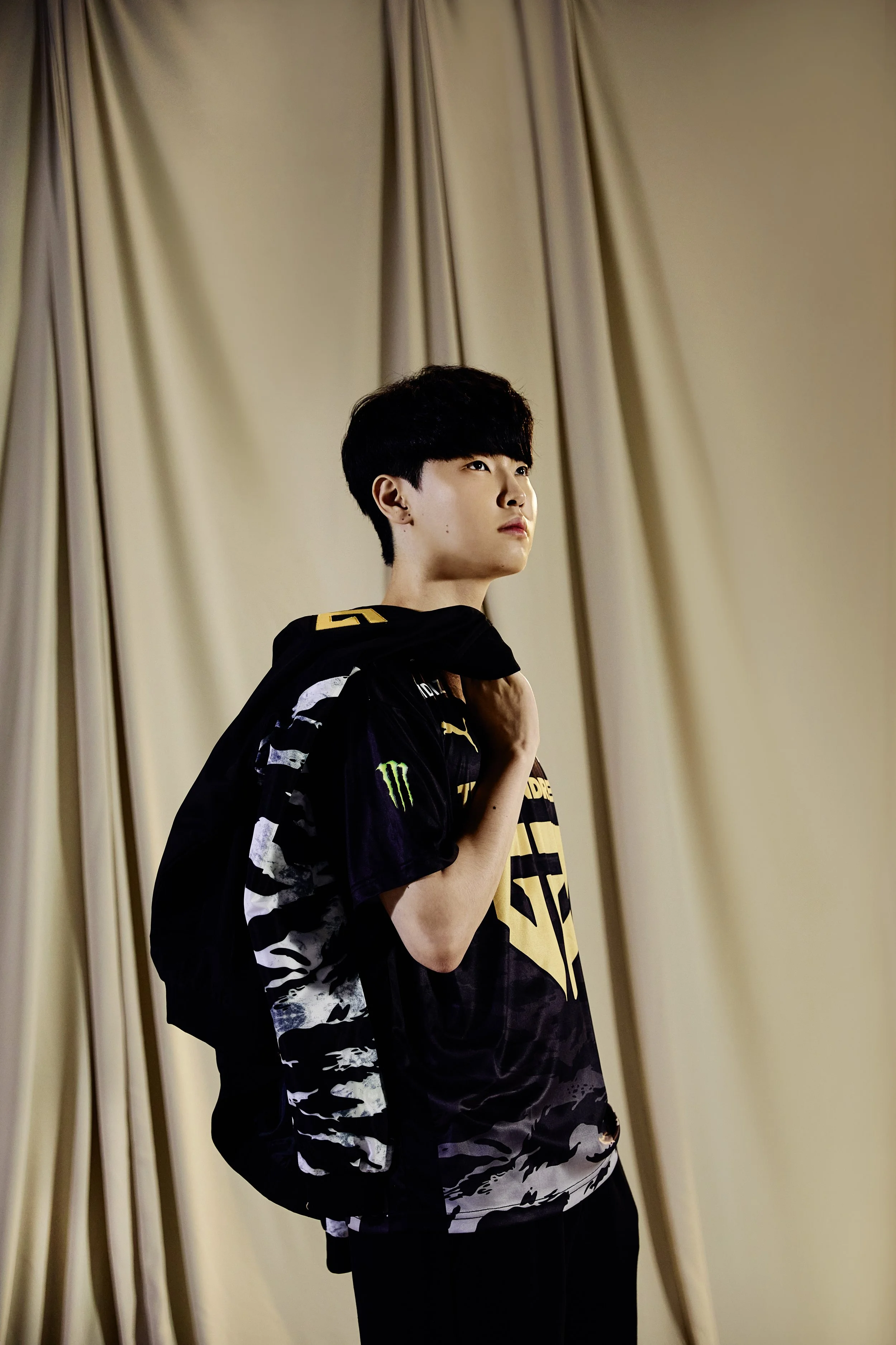 23 Gen.G Worlds Jersey Shoot0287 copy.jpg
