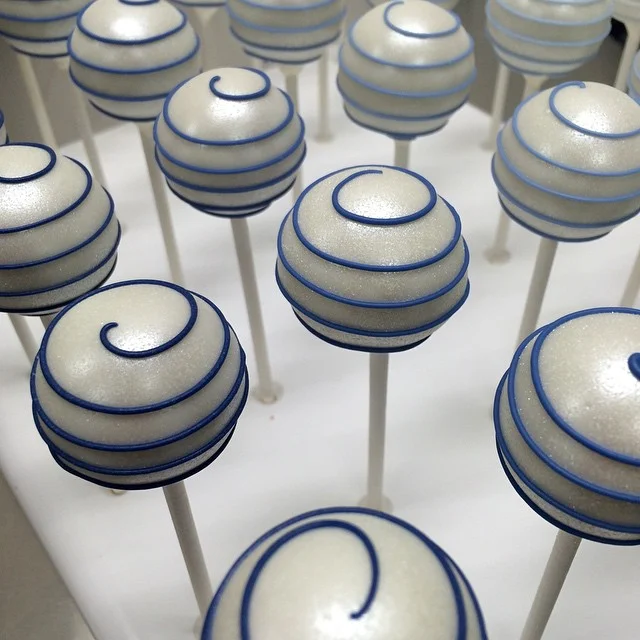 Cake pop by Theresa @sugarrush pearl