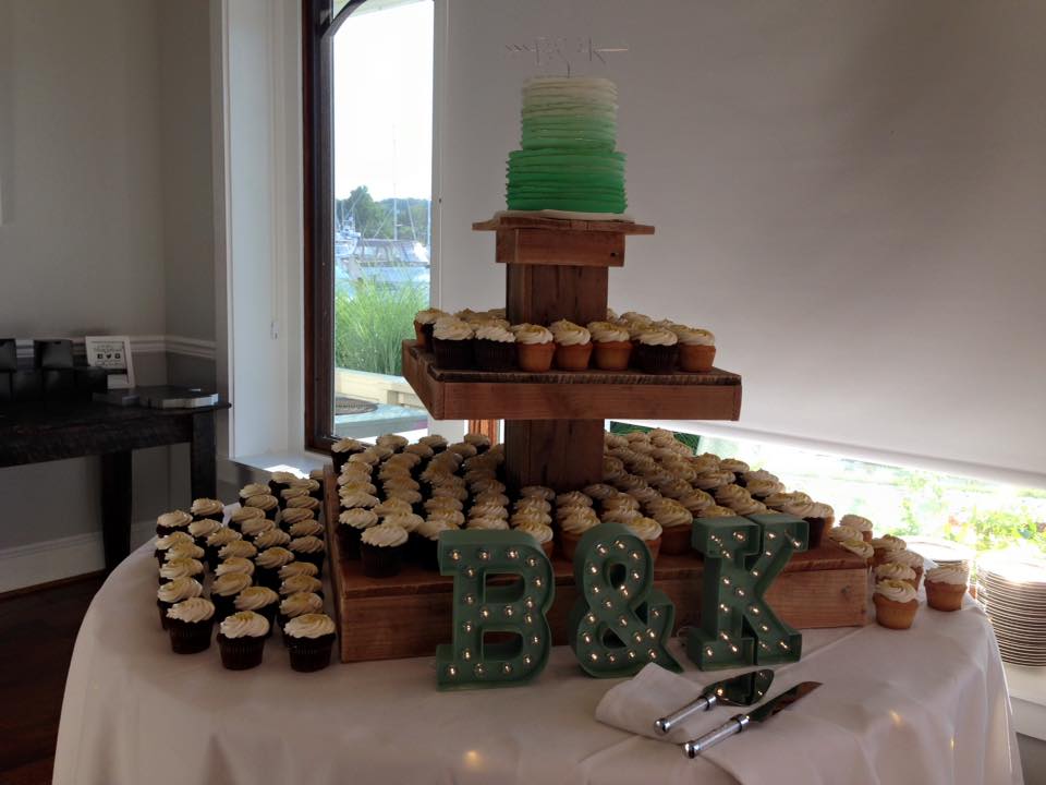 Re cycled pallets make for a beautiful cake display.