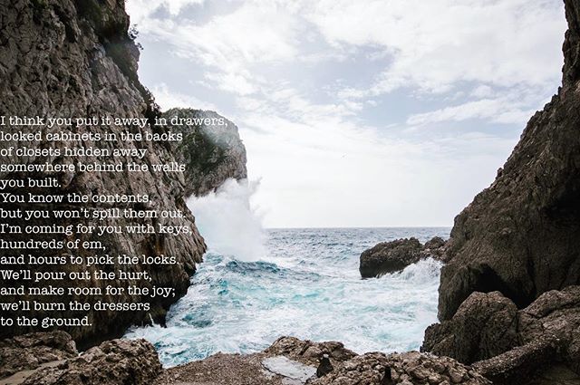 Happy #nationalpoetryday everyone! Here's is a recent typewriter series from my favorite poet of all time, @tylerknott. Share some sweet words with the ones you love today! #findyouradventure #worldpoetryday