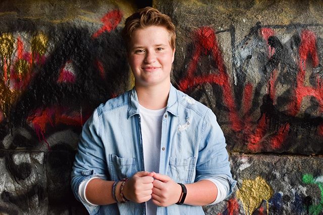Senior sessions are always better on the Stone Arch #seniorphotos