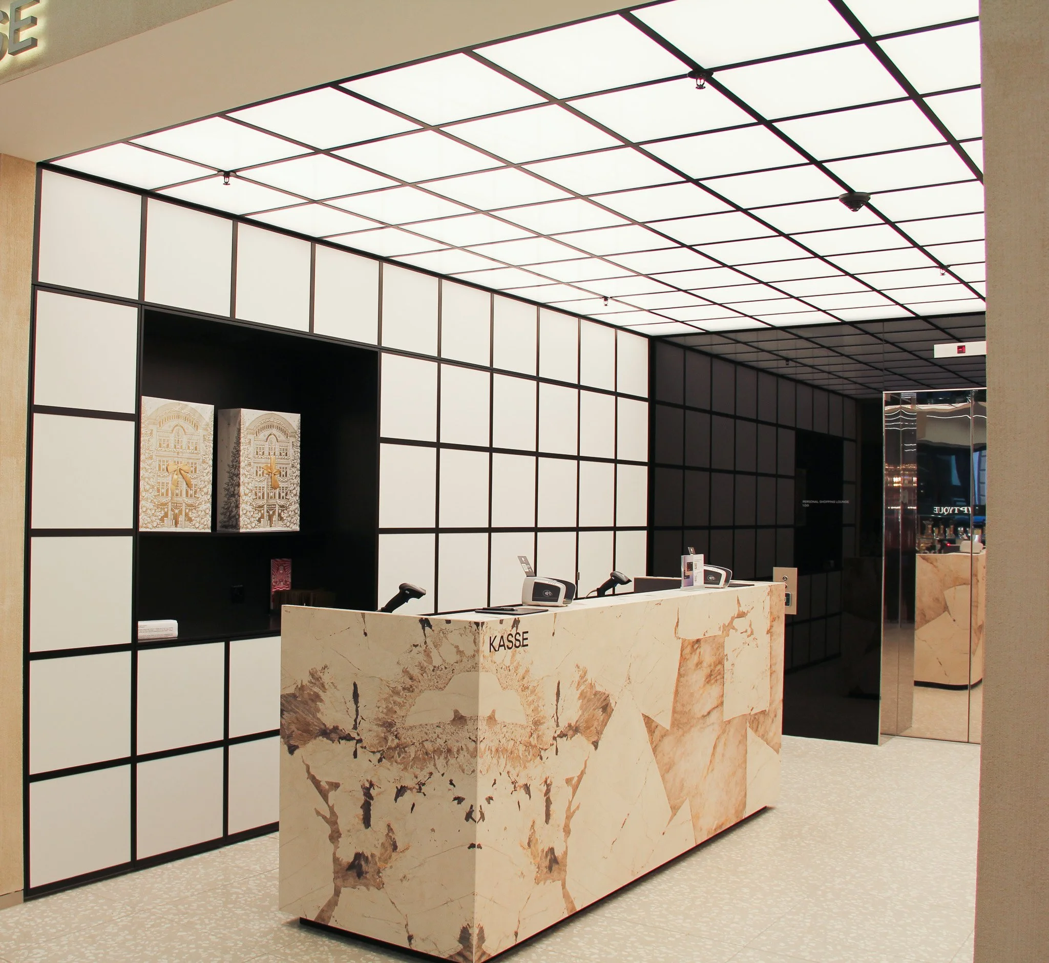 Concierge/ Cash Desk