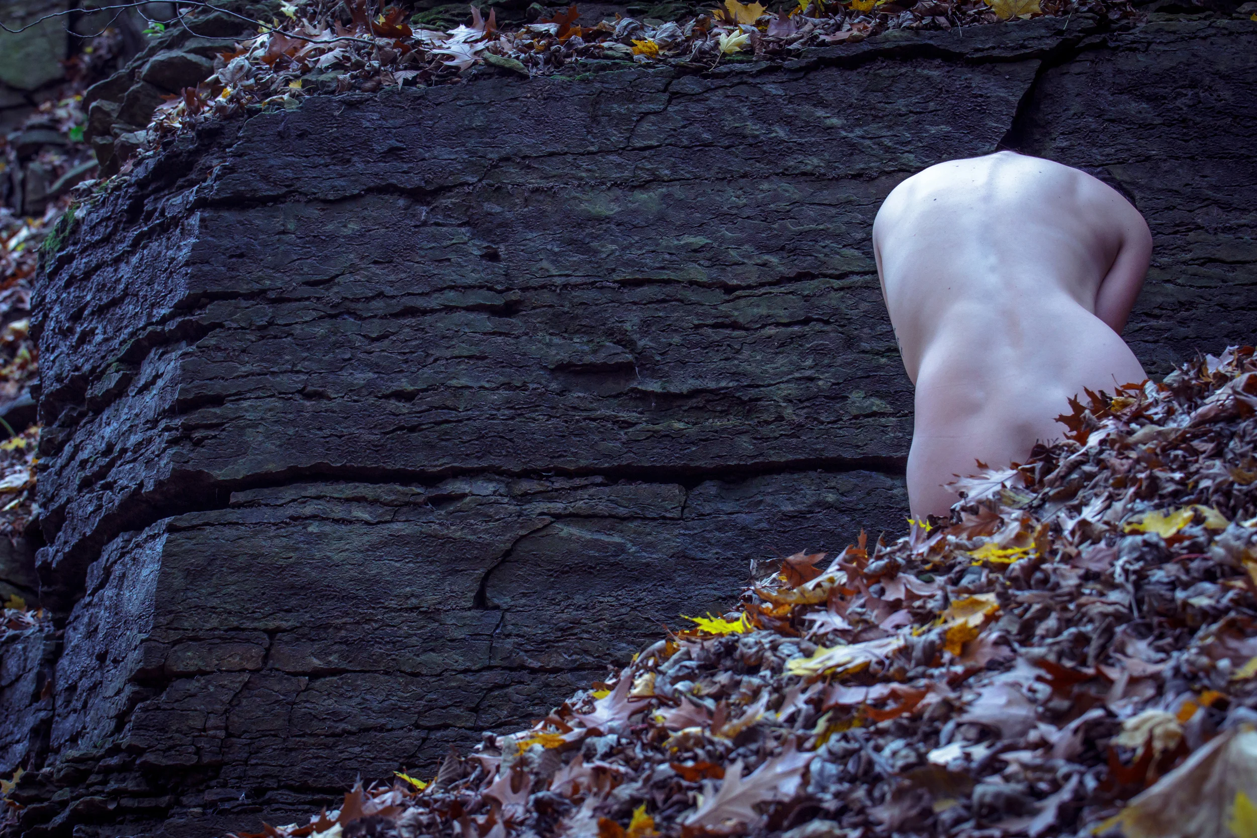 Skin.Rock.Bone, a photo series that explores the natural beauty of the body among the natural beauty of the earth. 