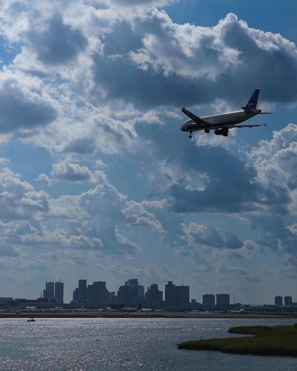 Cloud action lately has been pretty solid! 
Sonya6000
.
.
.
.
.
.
 #moodygrams #agameoftones #bostonglobelife  #usaprimeshot #fallcolors #iheartboston #bostondotcom #igersboston #igboston #igersnewengland #igersmass #followingboston #sonyalpha #sonya