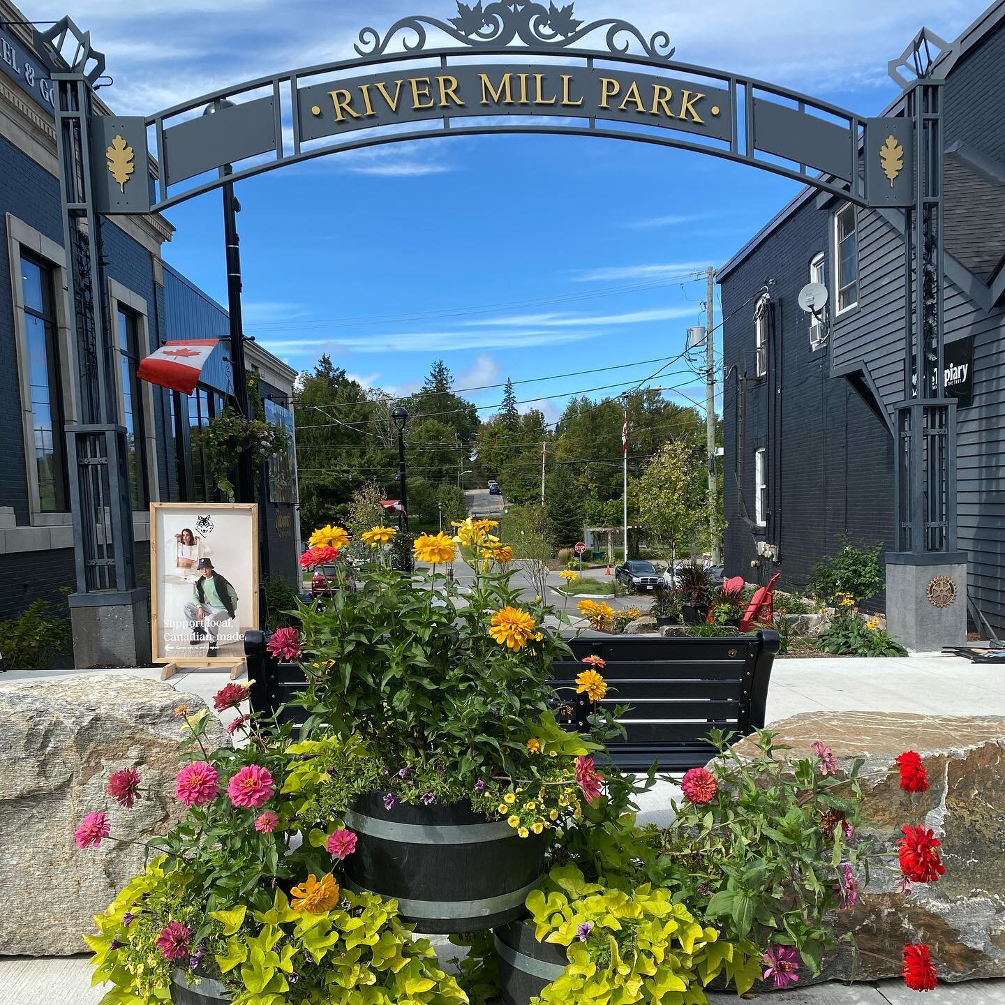 Happy Mother&rsquo;s Day from Downtown Huntsville. Whether it&rsquo;s brunch at a fabulous restaurant, shopping at your favourite store, or just enjoying the weather, we hope you have a great one.