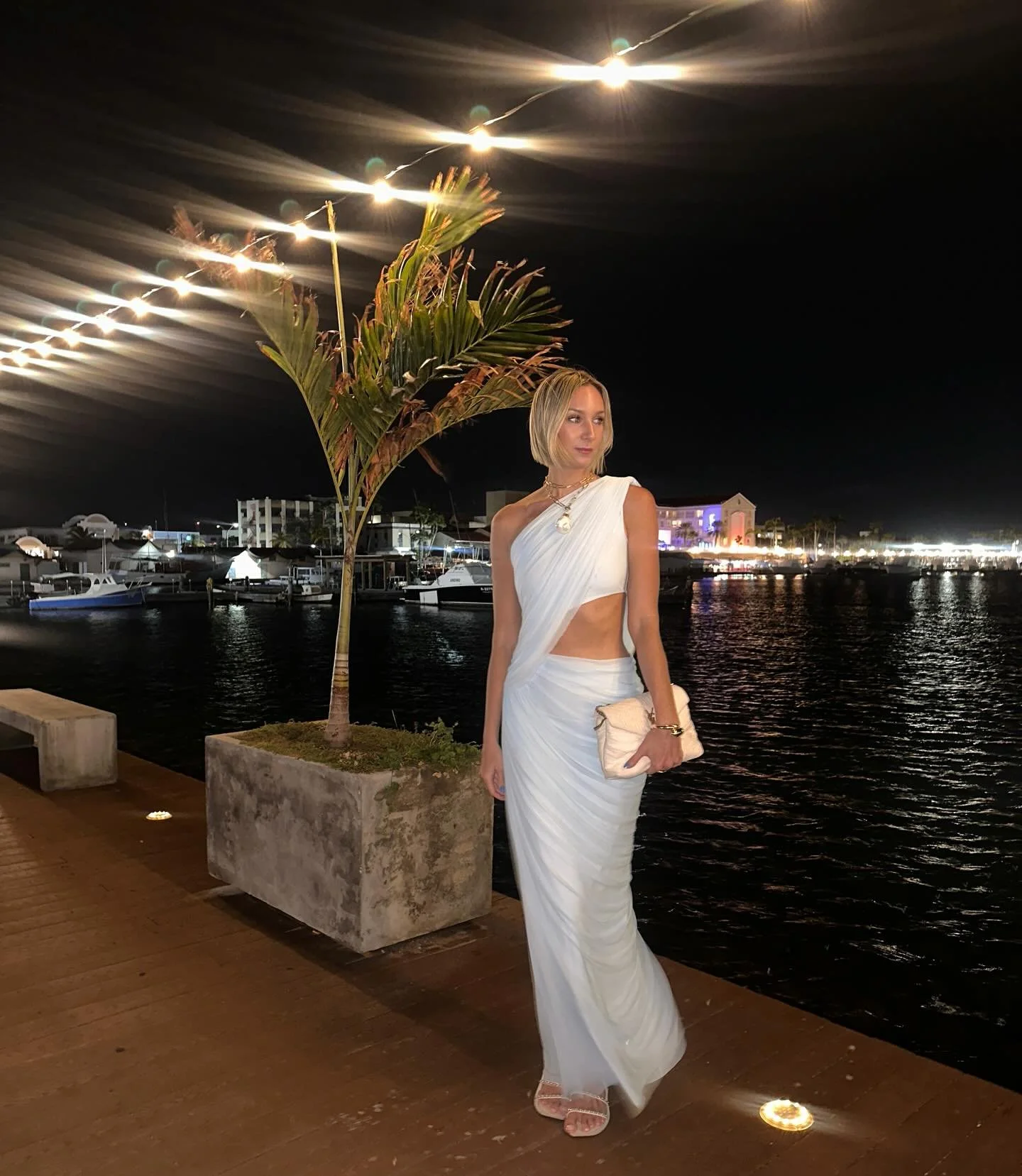 👗🌴👯&zwj;♀️