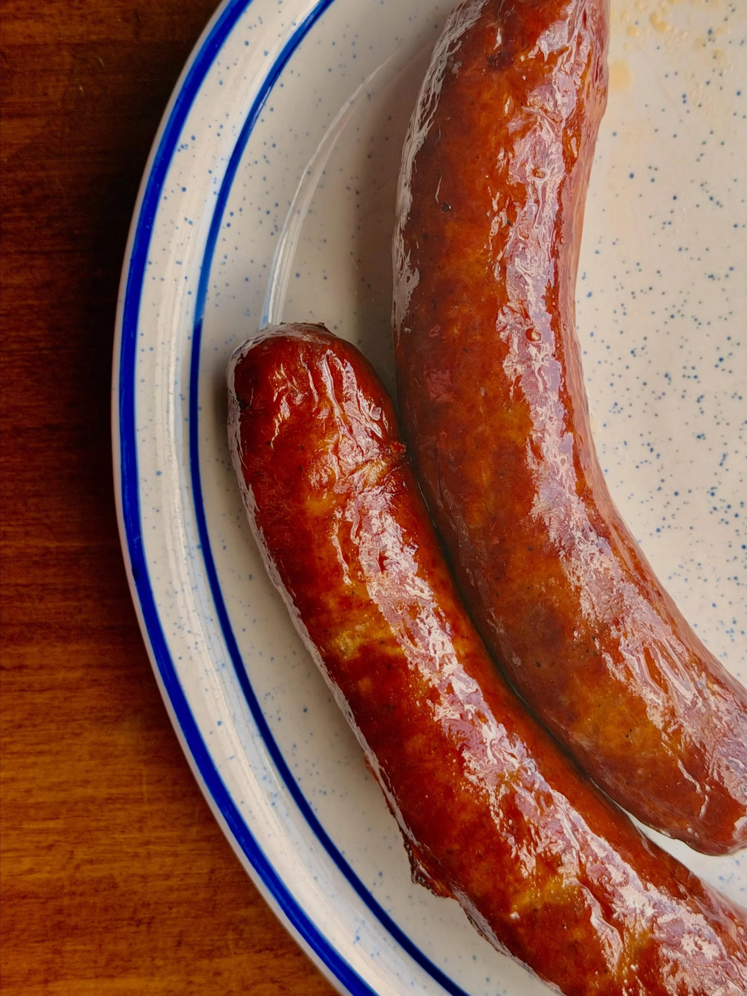 If you&rsquo;re looking for a little more heat on your tray, grab a Smoked Hot Link! Simple, smoky, and hits the spot after each snap.