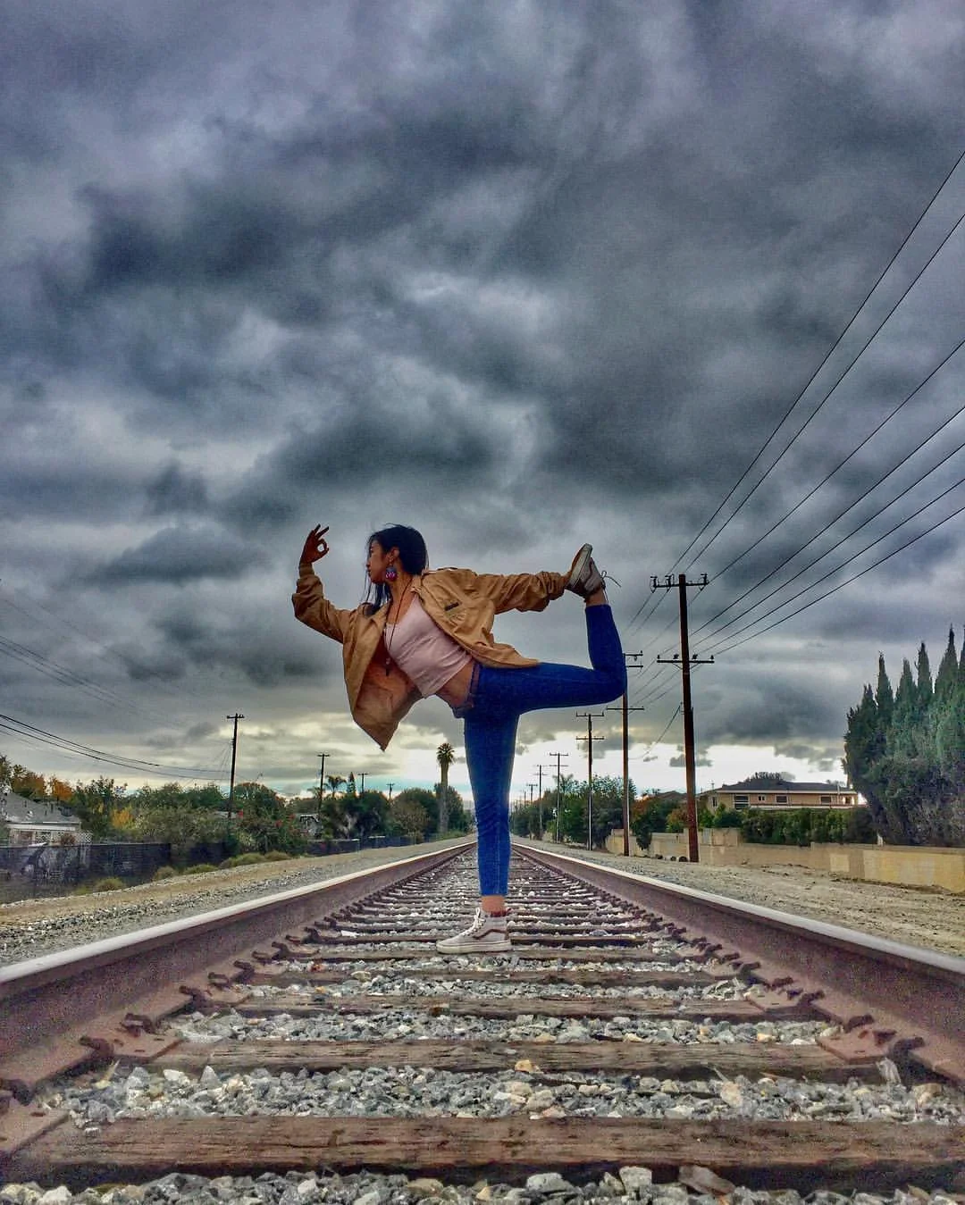 #thisiswhatayogilookslike #yogisofcolor #natarajasana (Picture taken by Ponlork Mongkoul)