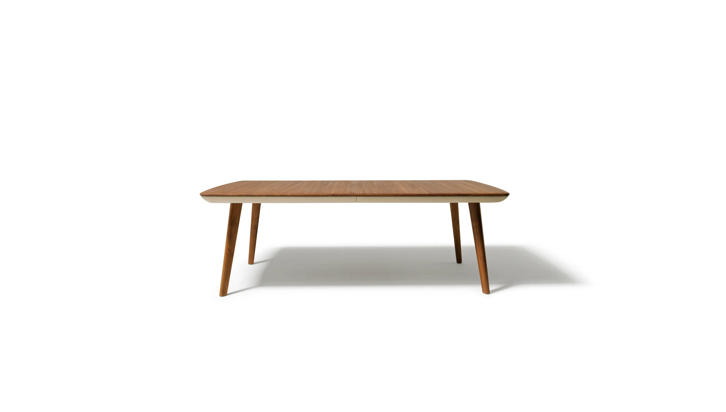 FLAYE table Thanks to revolutionary non-stop synchronised pull-out technology, the flaye table can be quickly and easily extended by 100 cm in one single movement. You can therefore create space for four additional seats in next to no time. This patented innovation is certain to impress you with its extremely convenient intuitive handling. The precise curves on the table's edges bring the natural wood to the fore and intentionally showcase the core of the highly warp-resistant three-layer panels. The elegant frame below the table top is available in wood or leather. Text/Photos/Producer: TEAM 7 Design: Jacob Strobel 2013