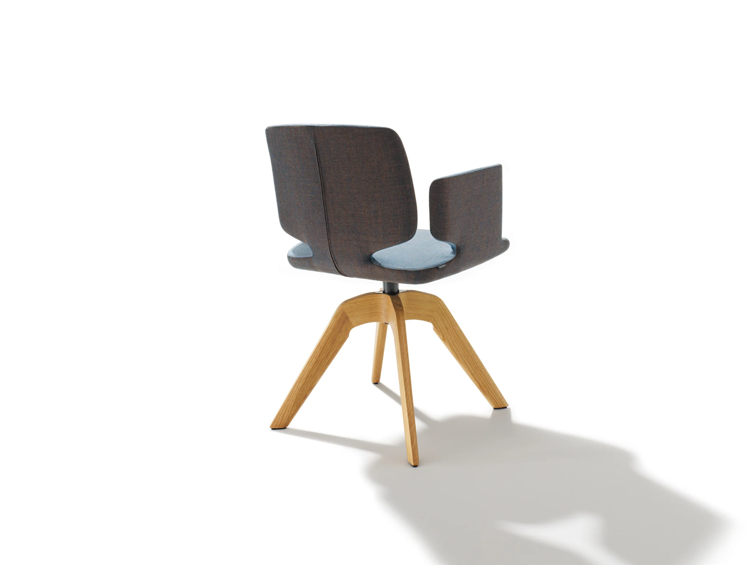 AYE swivel chair This chair will turn your head! The aye chair in its swivel version picks up on the “Y” design shape in the spread of its four wooden legs and therefore fits perfectly with the yps table and bench ensemble. Thanks to the special swivel and shock-absorbing mechanics, aye gently rebounds when you sit down and automatically returns to its original position when you stand up. The seat shell cups your body like a hand, and the feel of an upholstered chair ensures many pleasant hours at the table. Your comfort is also ensured by the flexible backrest, ergonomic armrests and the comfortable, buoyant seat. The chair is available in a solid colour in either leather or textile upholstery, or in two different colours, using all leather, all upholstery, or one of each. With 20 shades of leather and over 50 colours of upholstery to choose from, be sure to set aside enough time for the selection! Text/Photos/Producer: TEAM 7 Design: Jacob Strobel 2015