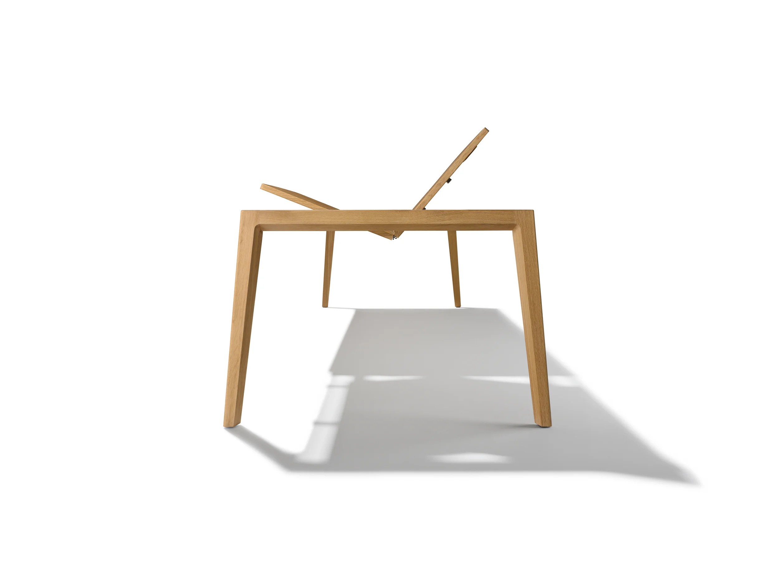 MYLON table The mylon table is an impressively organic, contemporary design. Angled, tapered table legs with rounded edges merge fluidly into the frame and lend the table a certain stability. Thanks to its finely crafted joint, the elegant table top with its eye-catching lateral wood grain seems to float above the externally flush lower part. The integrated insert panels allow you to extend the table by up to 100 cm. In other words, it can be converted from a homely table for the family into a grand centrepiece for guests. The small-format mylon table impresses thanks to its well-proportioned compactness, while in larger designs the flared legs emphasise the impressive span of the piece. Text/Photos/Producer: TEAM 7 Design: Jacob Strobel 2014