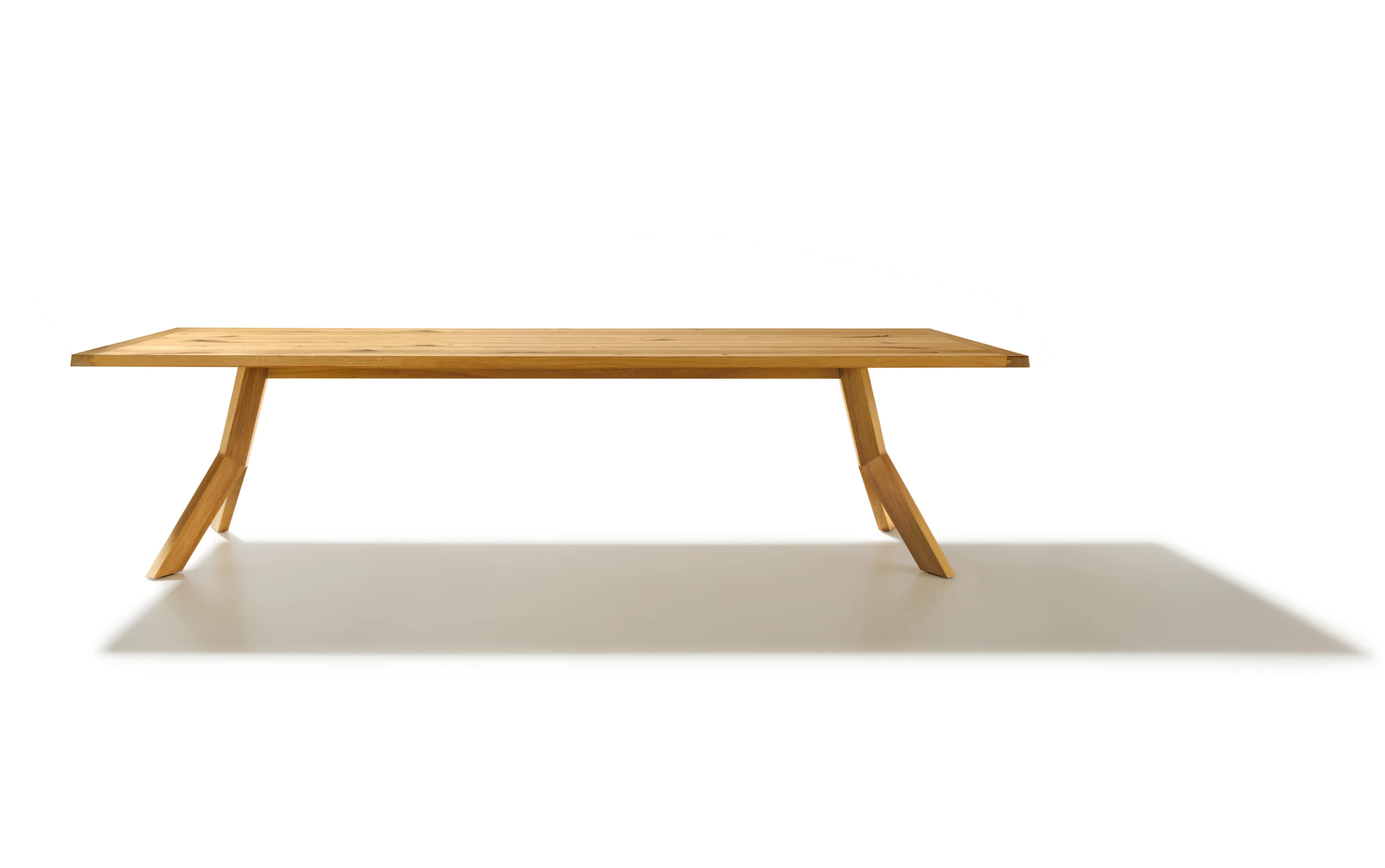 YPS table A light-footed giant The flared “Y”-shaped legs make the yps table seem like a work of sculpture. At the same time, this form ensures an exceptionally stable surface and allows the greatest amount of room for users’ legs. The edges of the tabletop, which are milled with an inward slant, endow yps with a modern dynamism – while striking details such as the front band provide evidence of traditional craftsmanship. Text/Photos/Producer: TEAM 7 Design: Jacob Strobel 2015