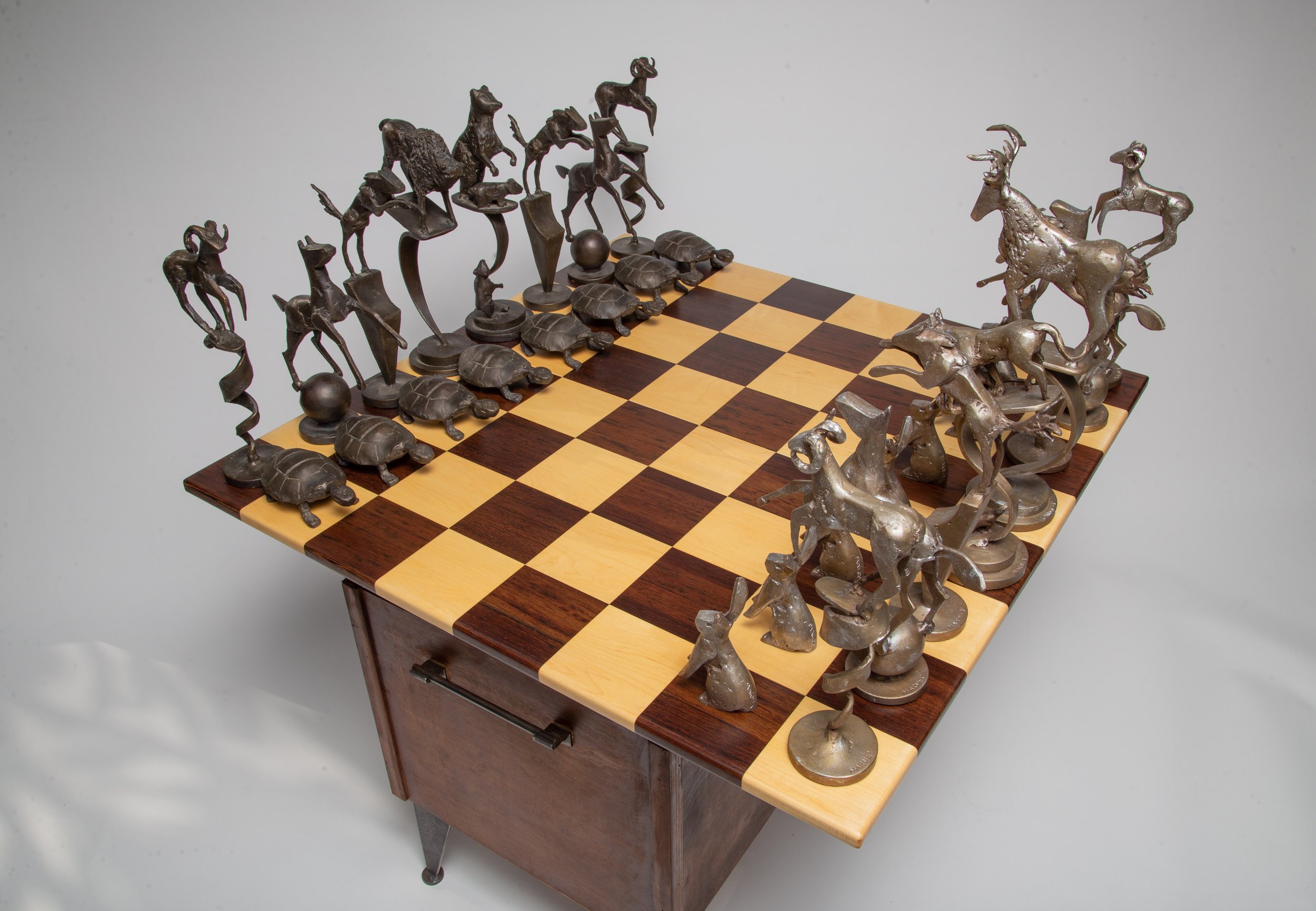 Yellowstone_chess_set_Tolley_Marney_bronzes.JPG