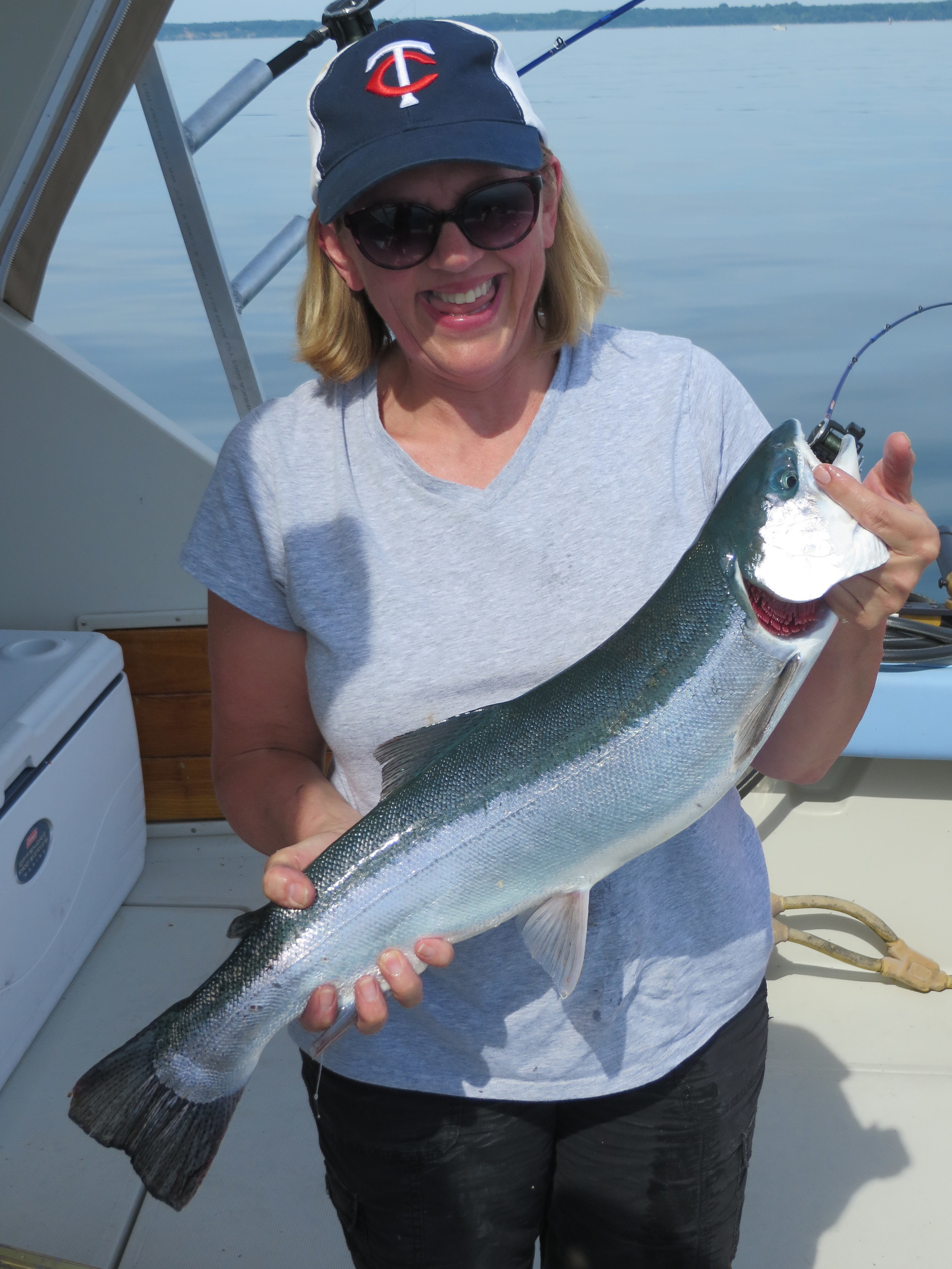 UnrulyCharterFishing_LakeMichiganSalmonFishing.34.JPG