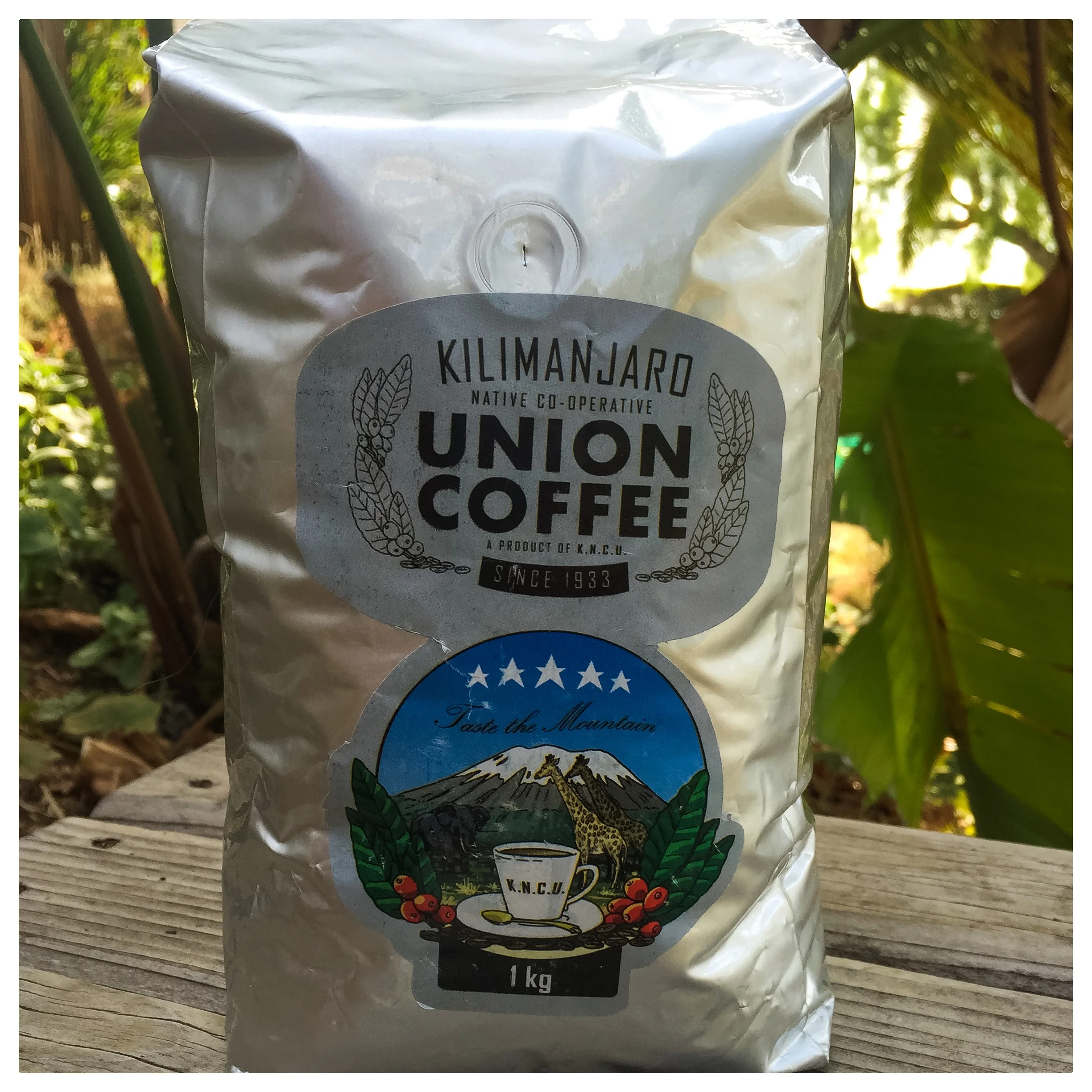 One kilogram of fresh, dark roast coffee. If it tastes half as good as it smells, you're in for a serious treat! Learn more about this Tanzanian co-op here ! 