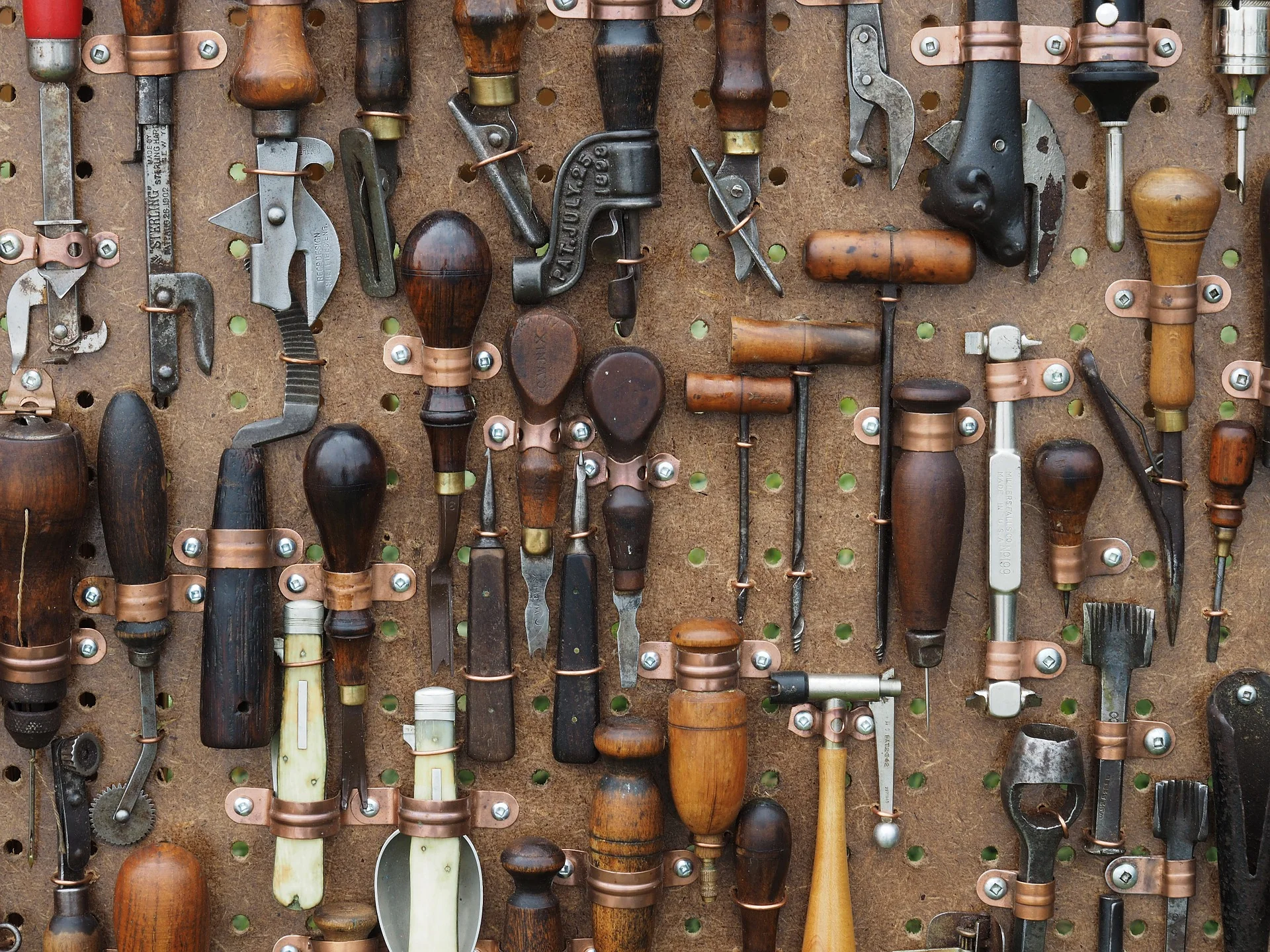 tools-1083796_1920.jpg