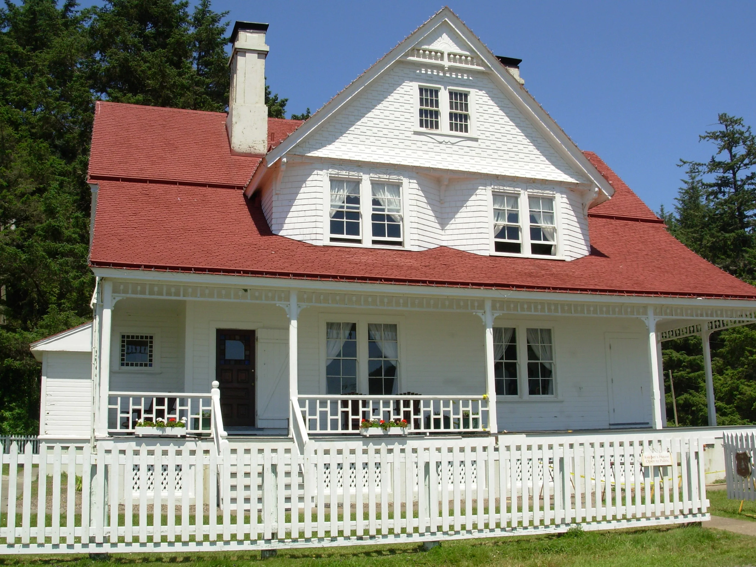 keeper's house which is now a B & B and reportedly has a fantastic breakfas