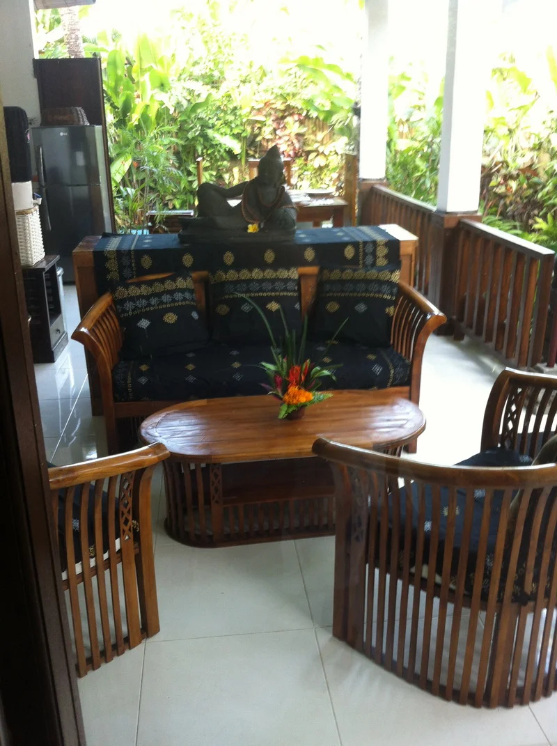 V10 Living room.JPG